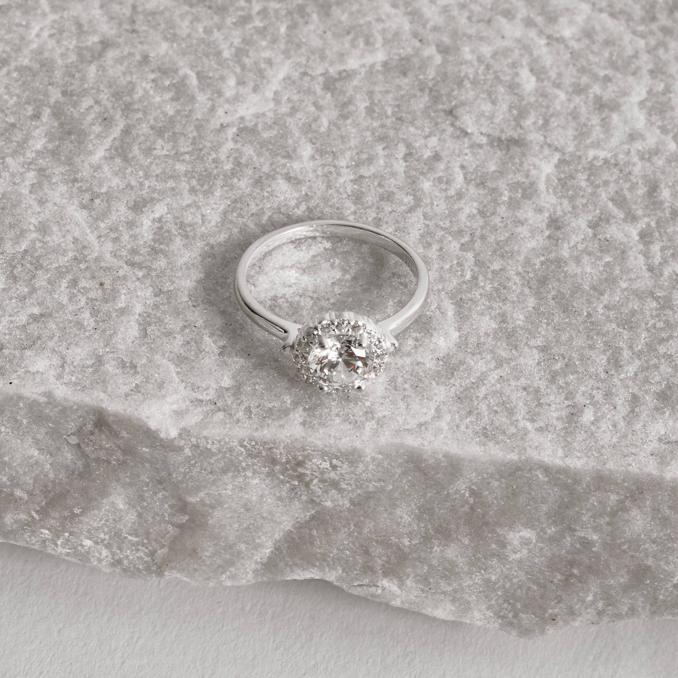 Imagem Secundária Anel zircônia redonda 6mm com cravejado