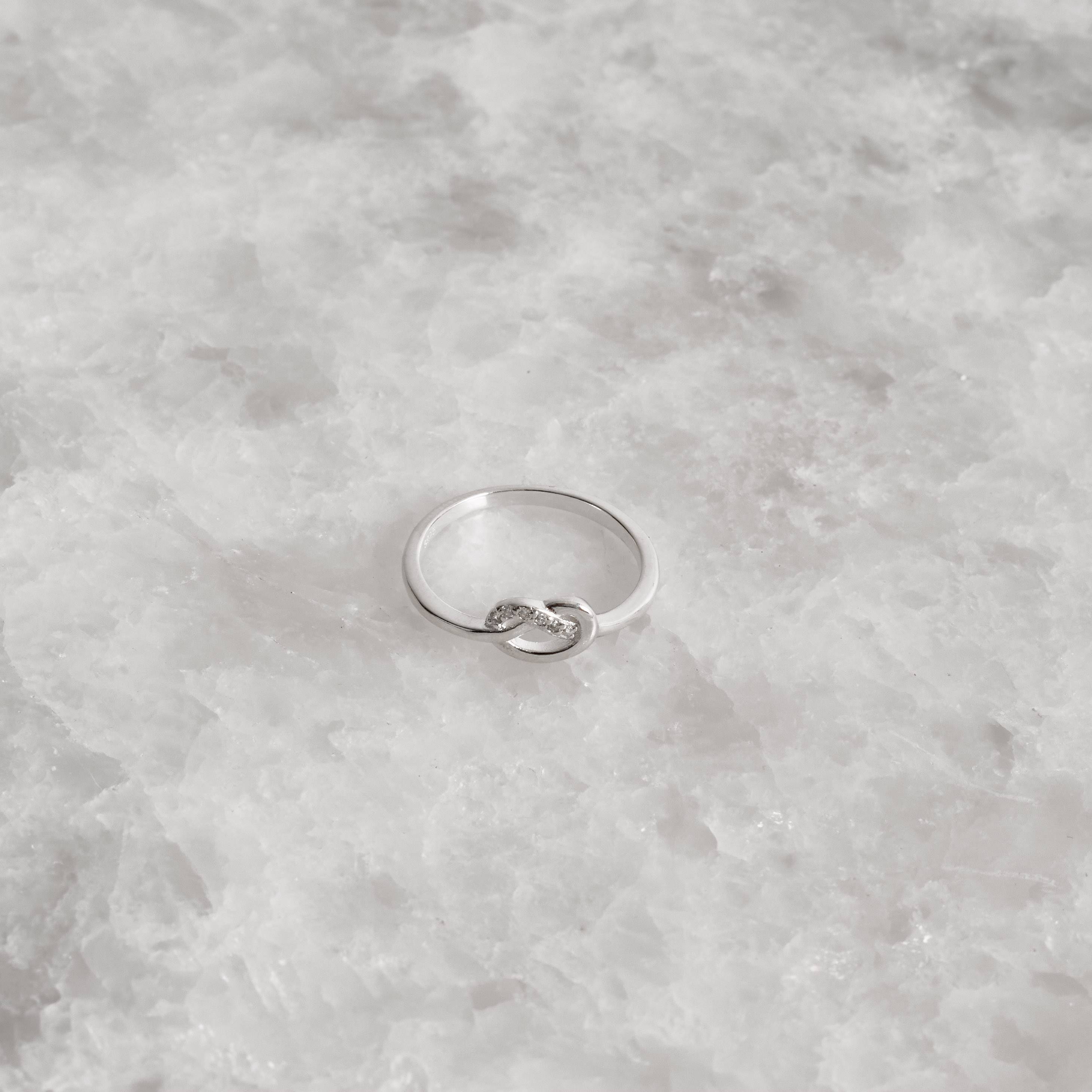 Anel nó coração com zircônias