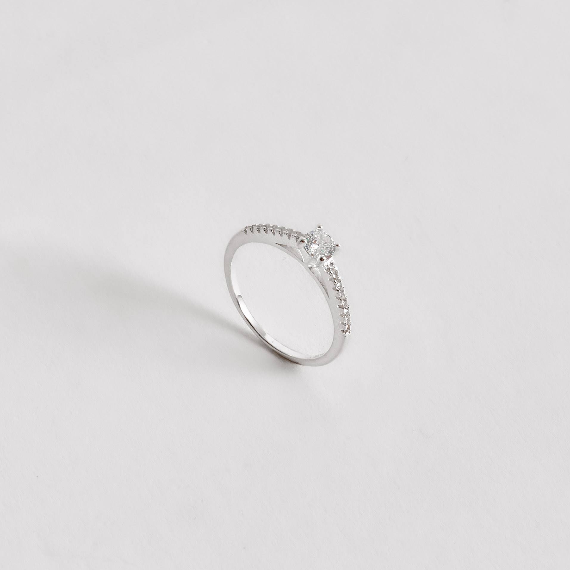 Imagem Anel meia aliança com solitário 4mm cristal