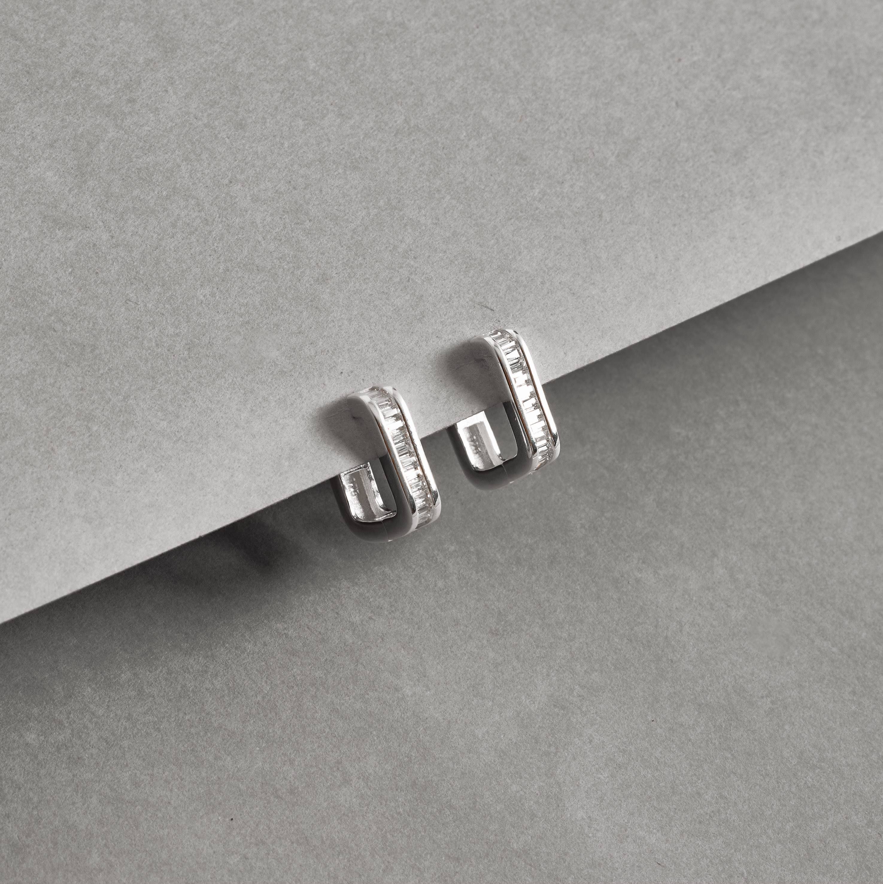 Argola click quadrada com zircônias retangulares 13mm 