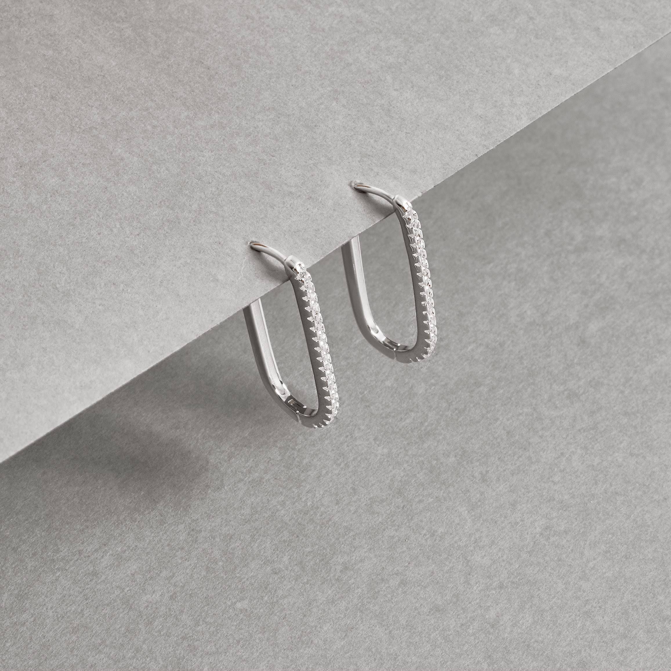 Argola click cravejada 23mm 