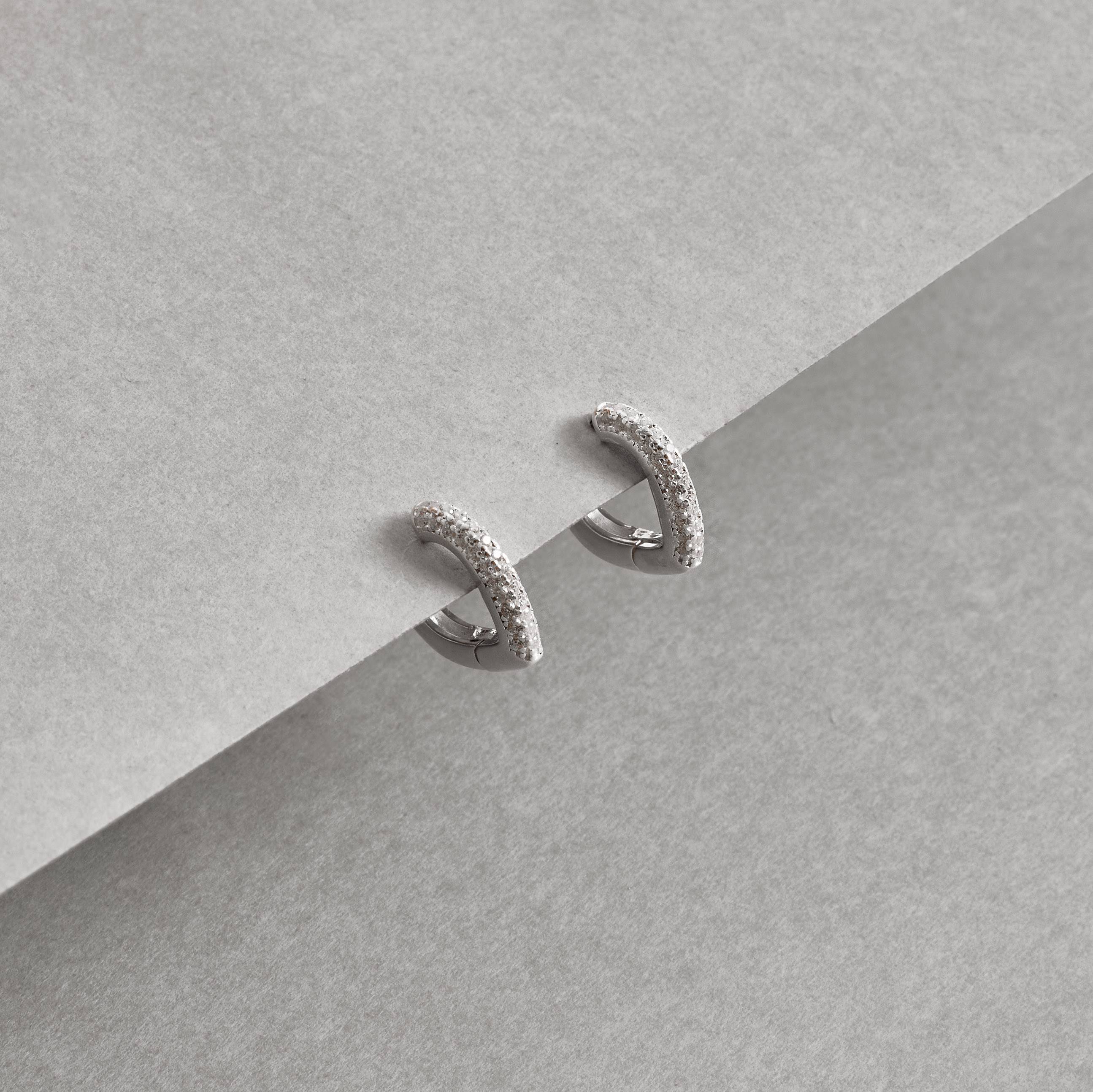 Argola click gota 12mm triplo cravejado