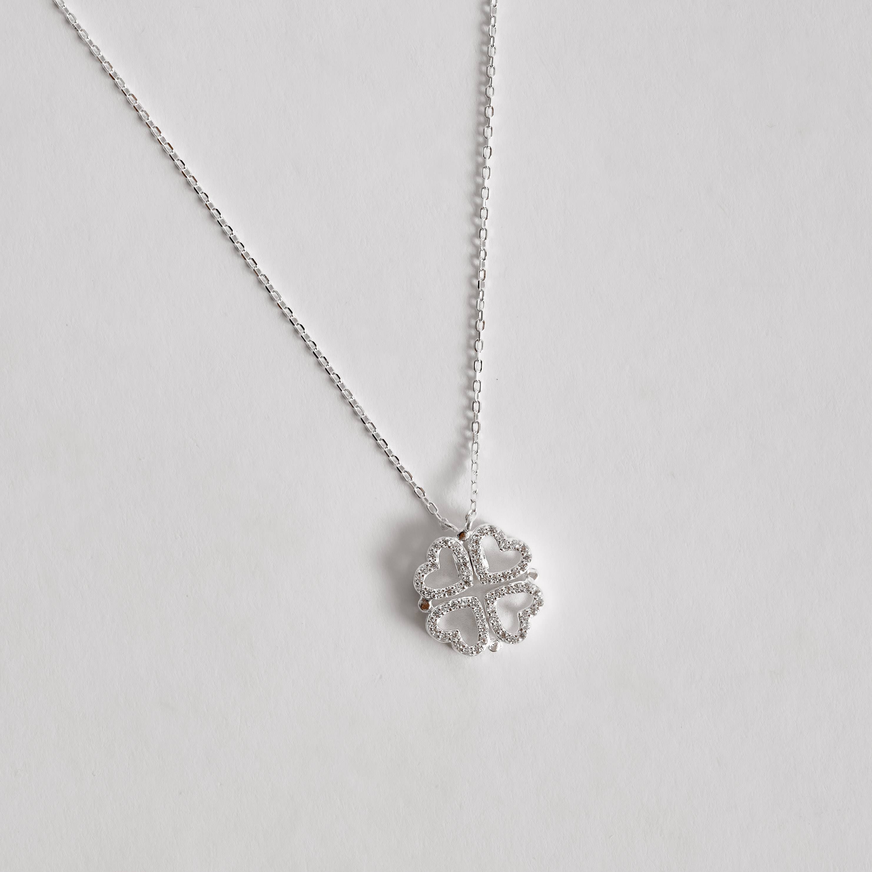 Imagem Secundária Colar corações trevo vazado cravejado 40+5cm