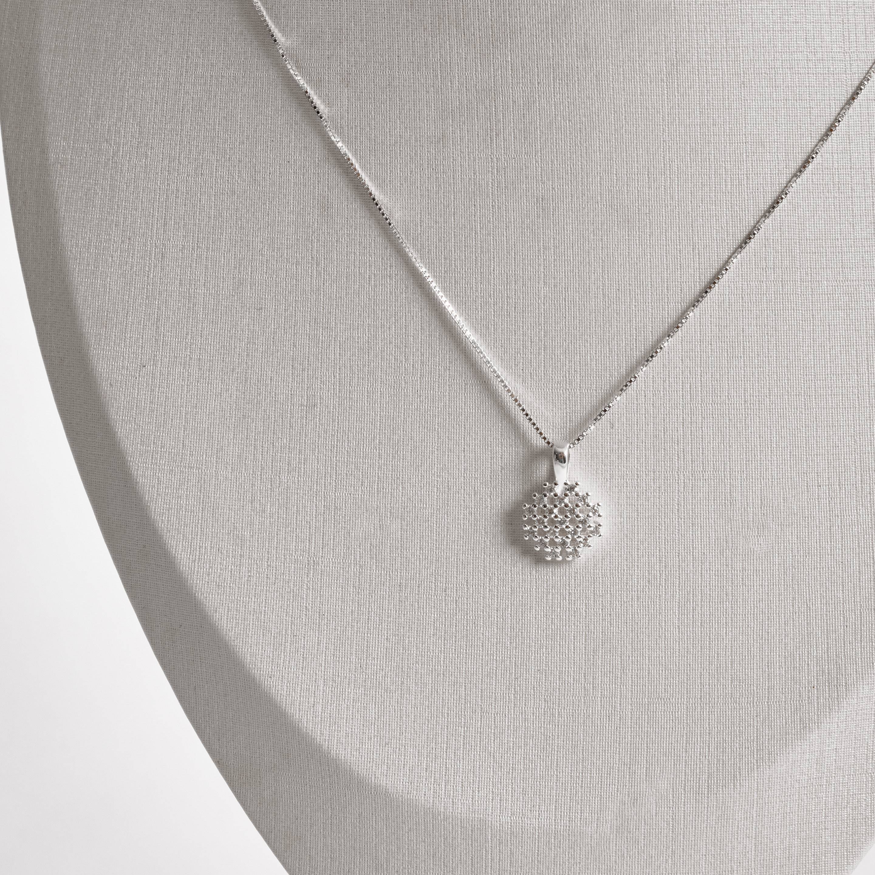 Imagem Colar pingente botão vazado cravejado 10mm 45cm