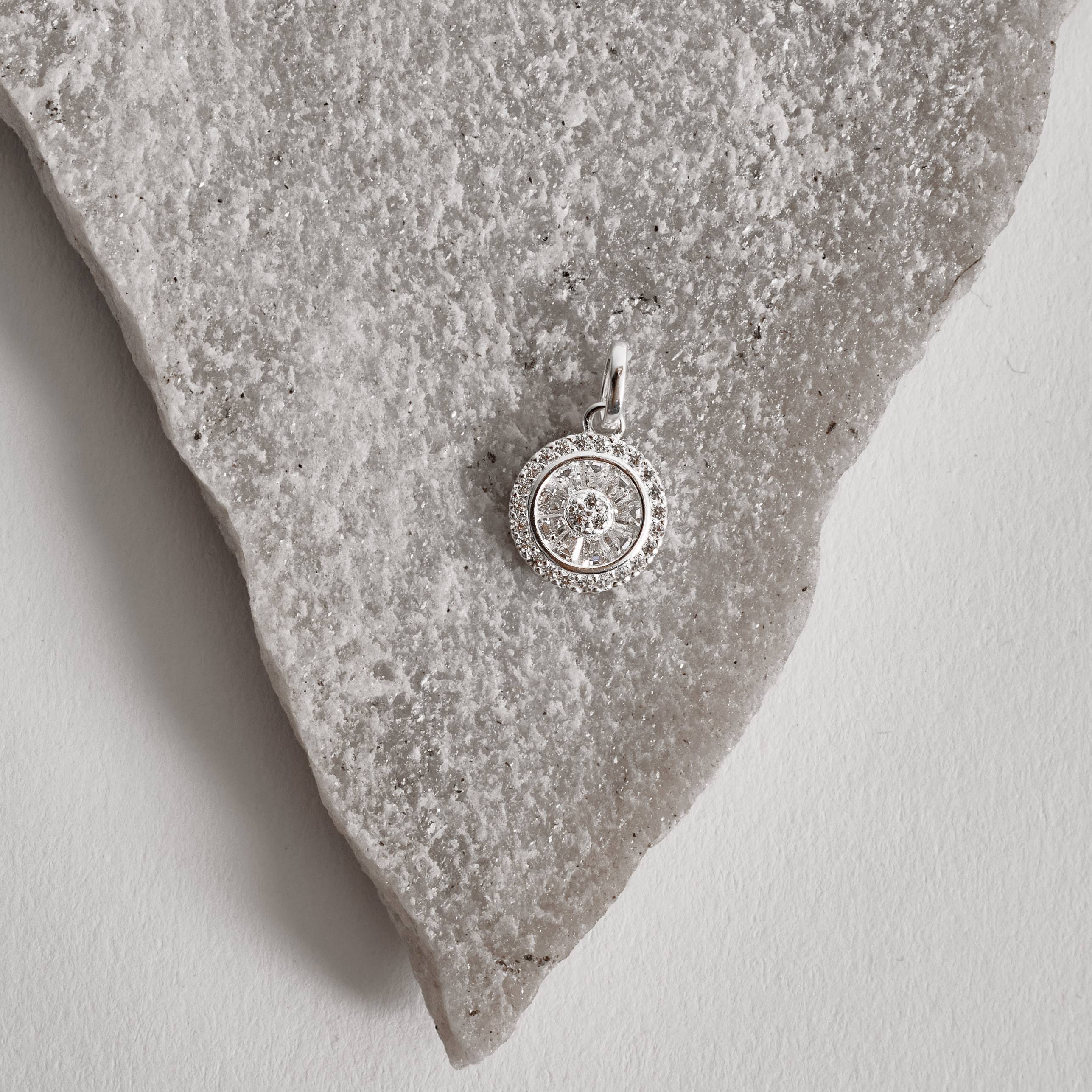 Pingente botão todo cravejado10mm