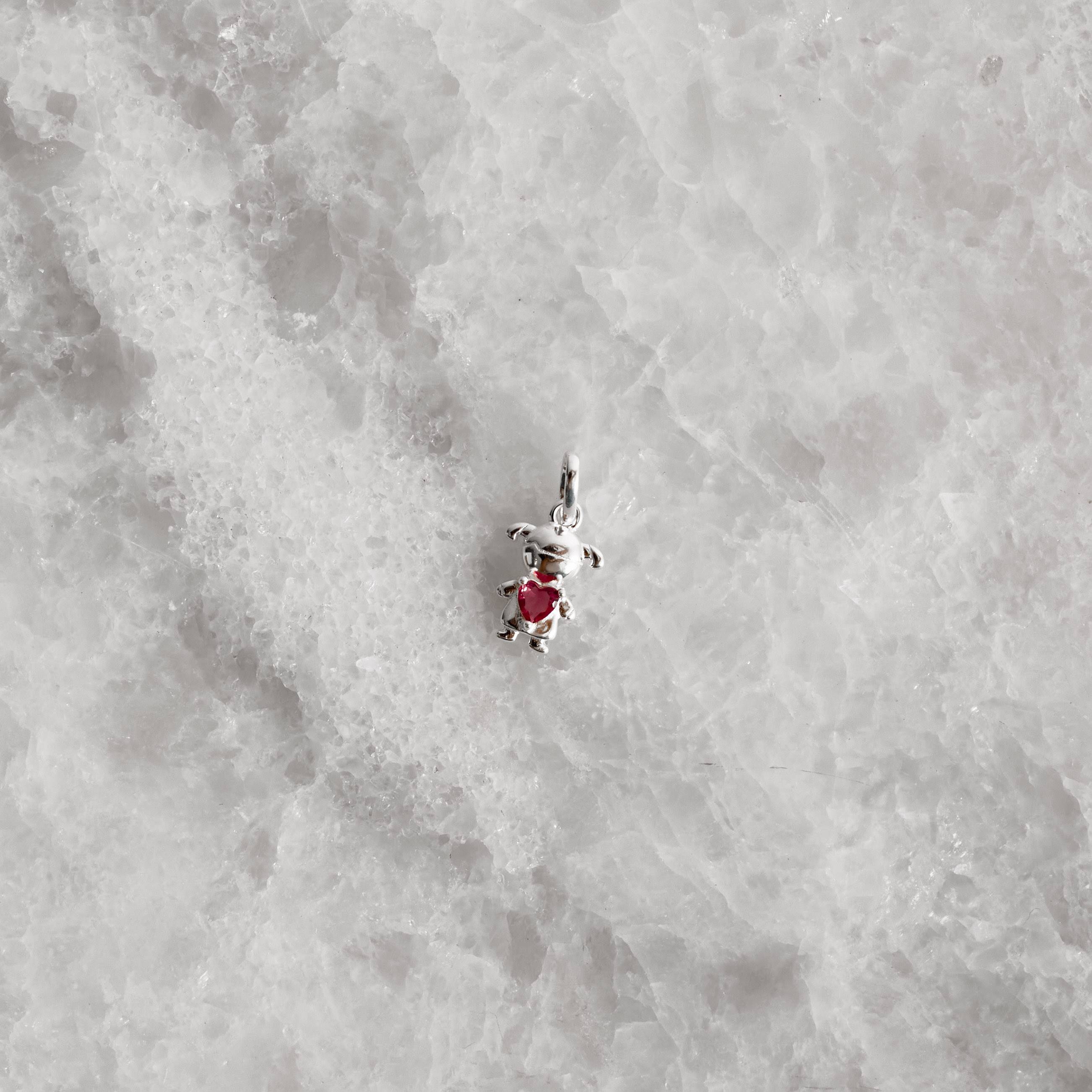 Pingente menina com zircônia coração rubi 9mm