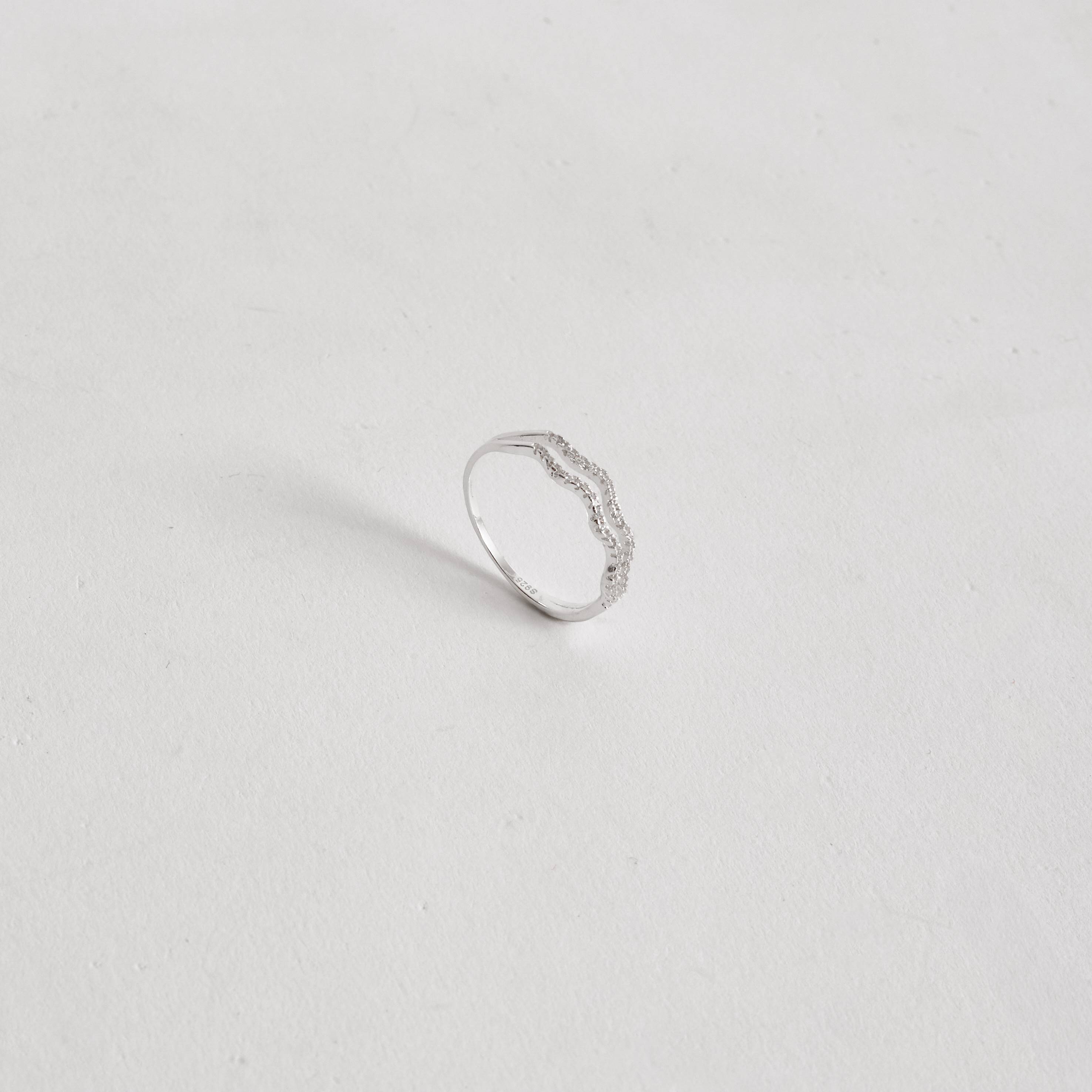 Imagem Anel fio duplo ondulado cravejado