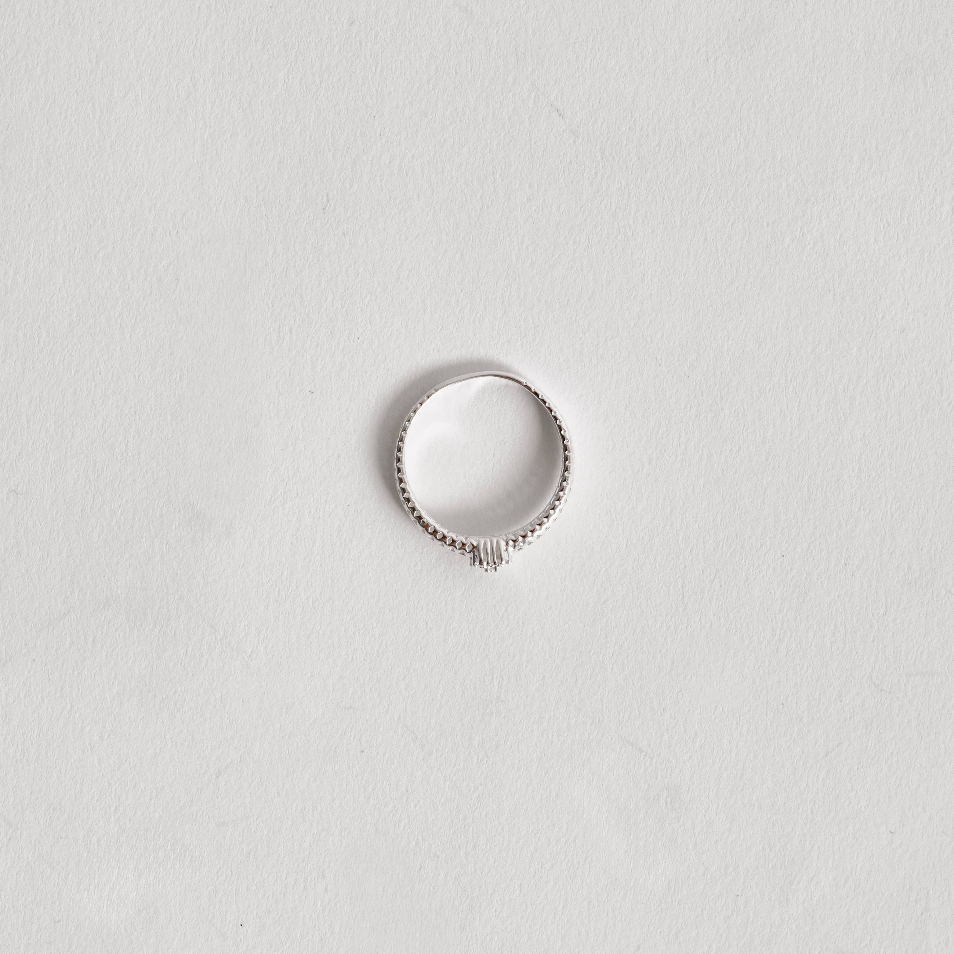 Imagem Secundária Anel coração cravejado detalhe vazado na lateral