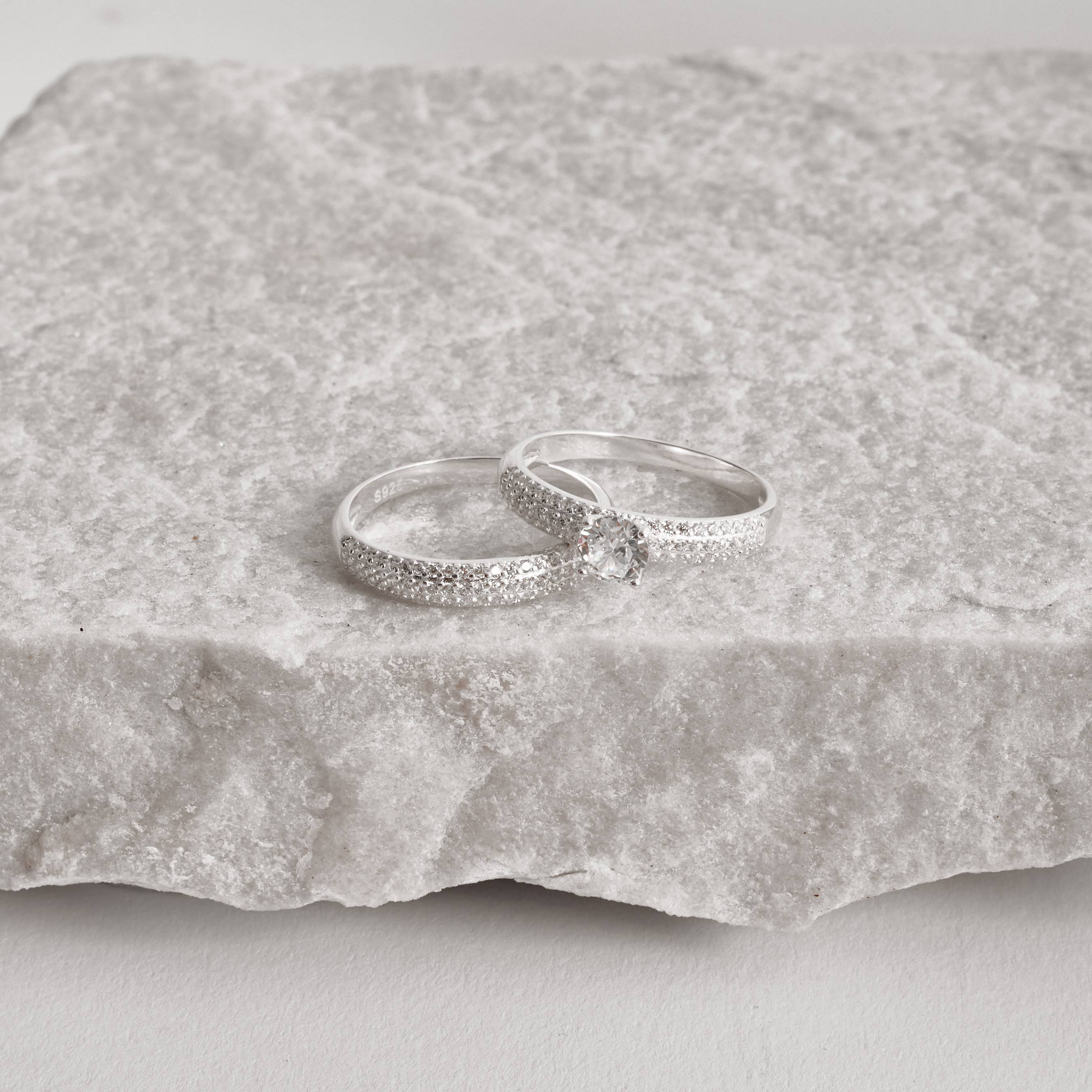 Imagem Dupla de anéis meia aliança e solitário 5mm