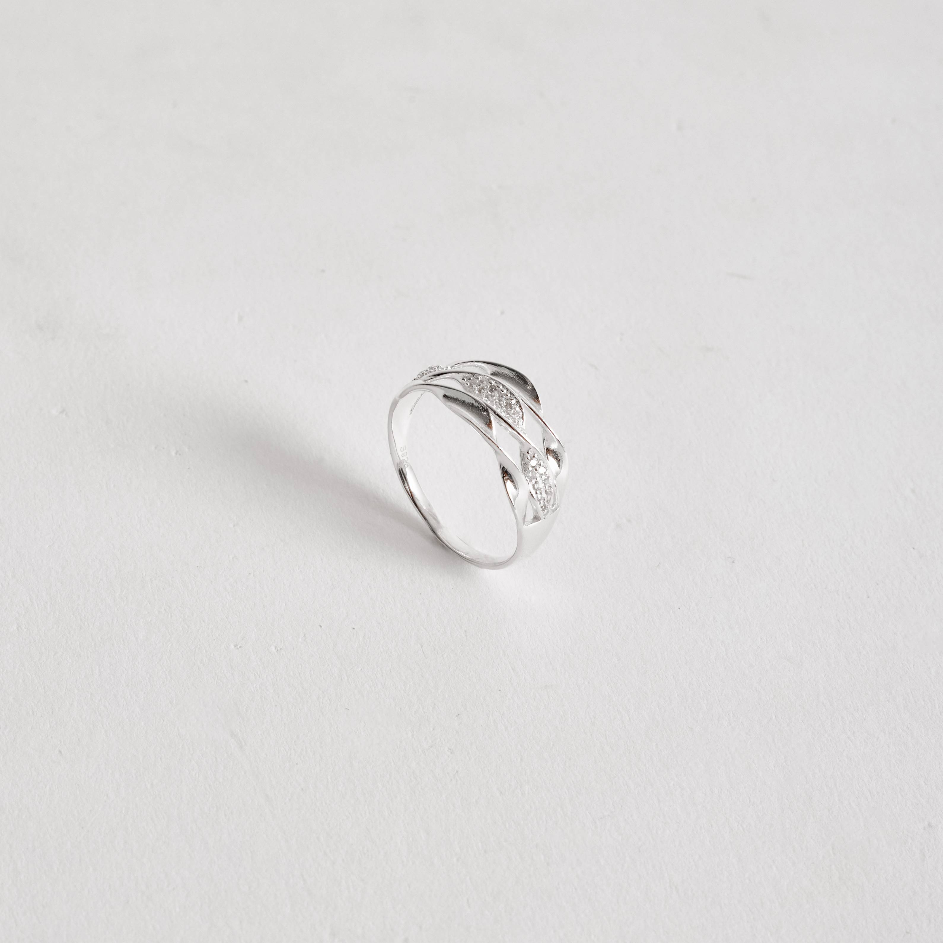 Imagem Anel fio triplo ondulado com cravejado