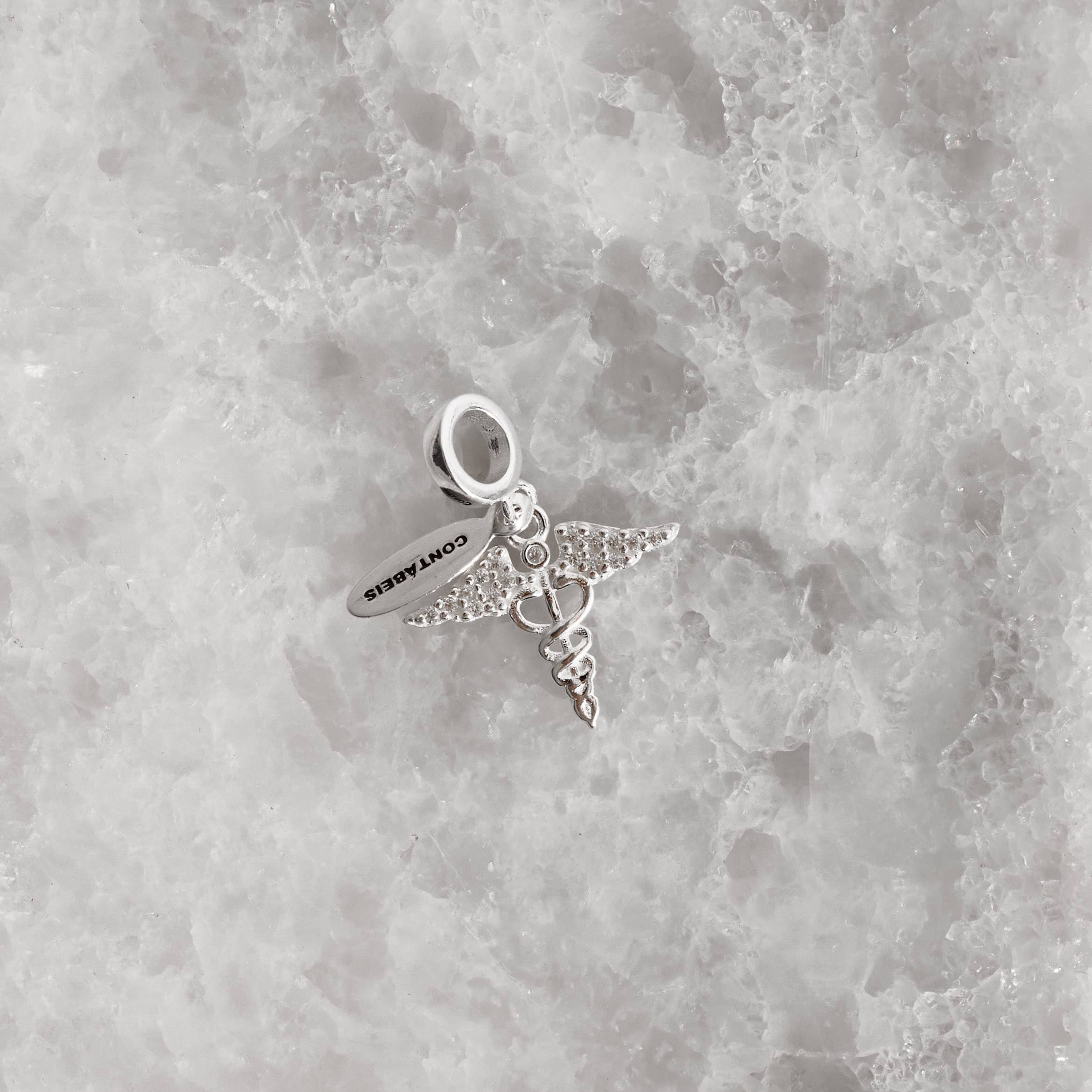 Berloque pingente placa Contábeis com símbolo cravejado 17mm