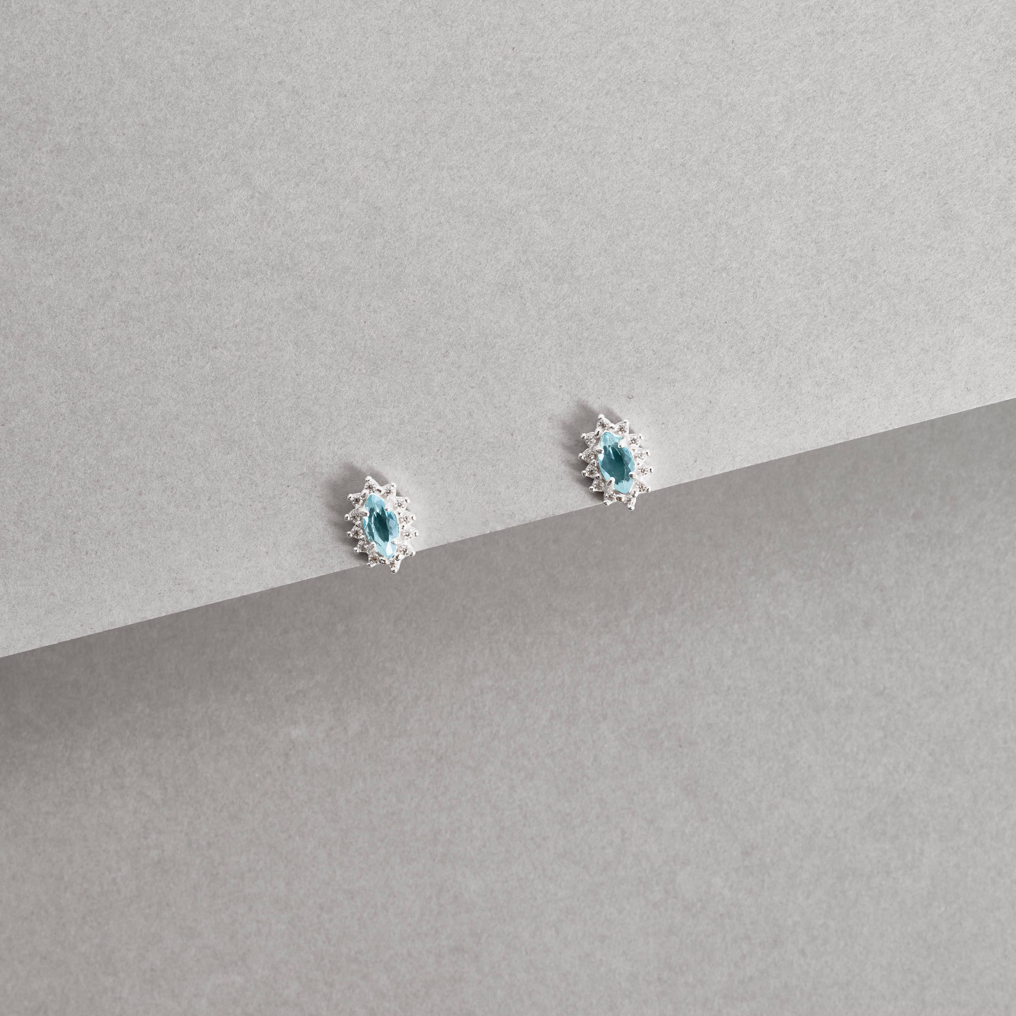 Brinco zircônia navete azul com cravejado 9mm