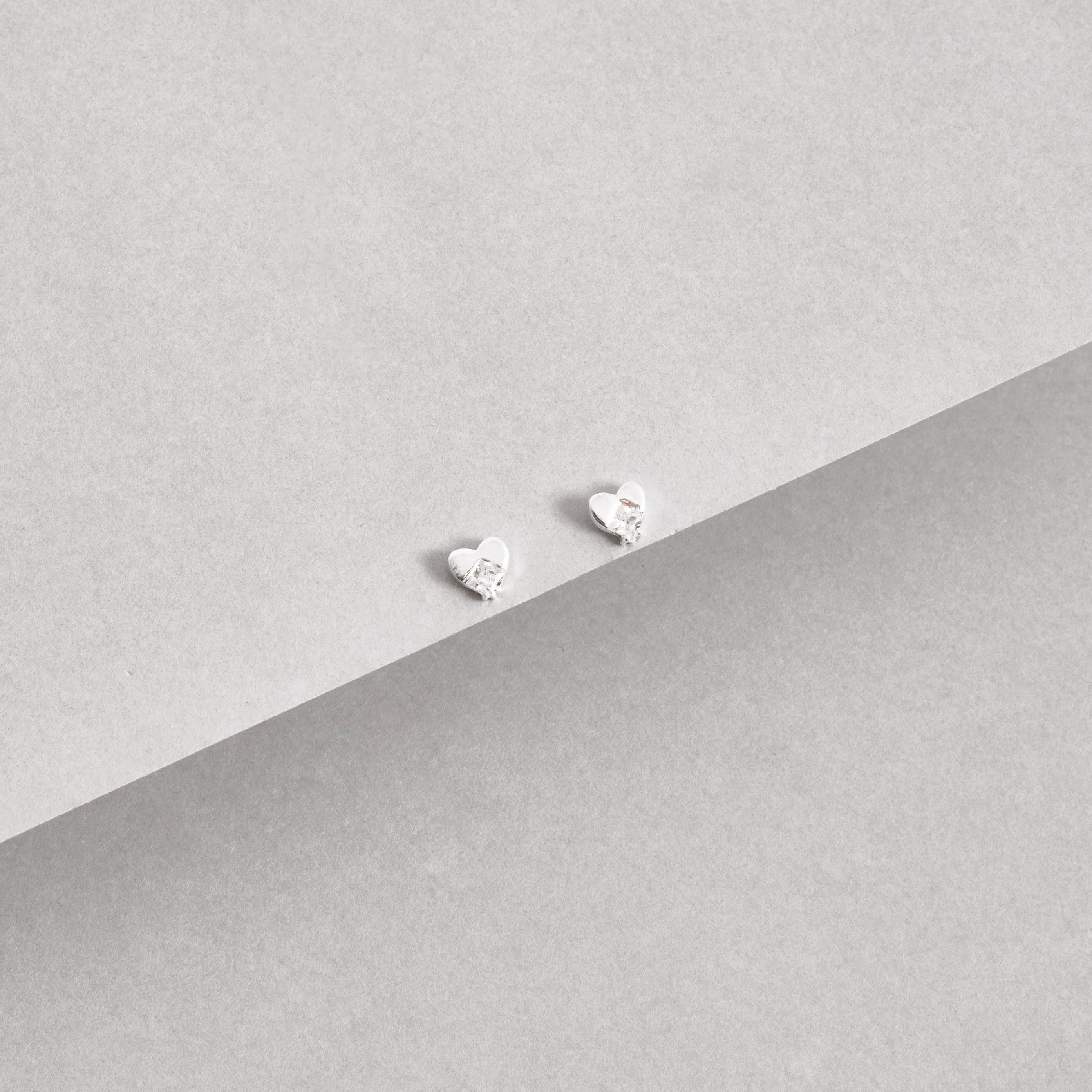 Brinco coração com zircônia losango 6mm