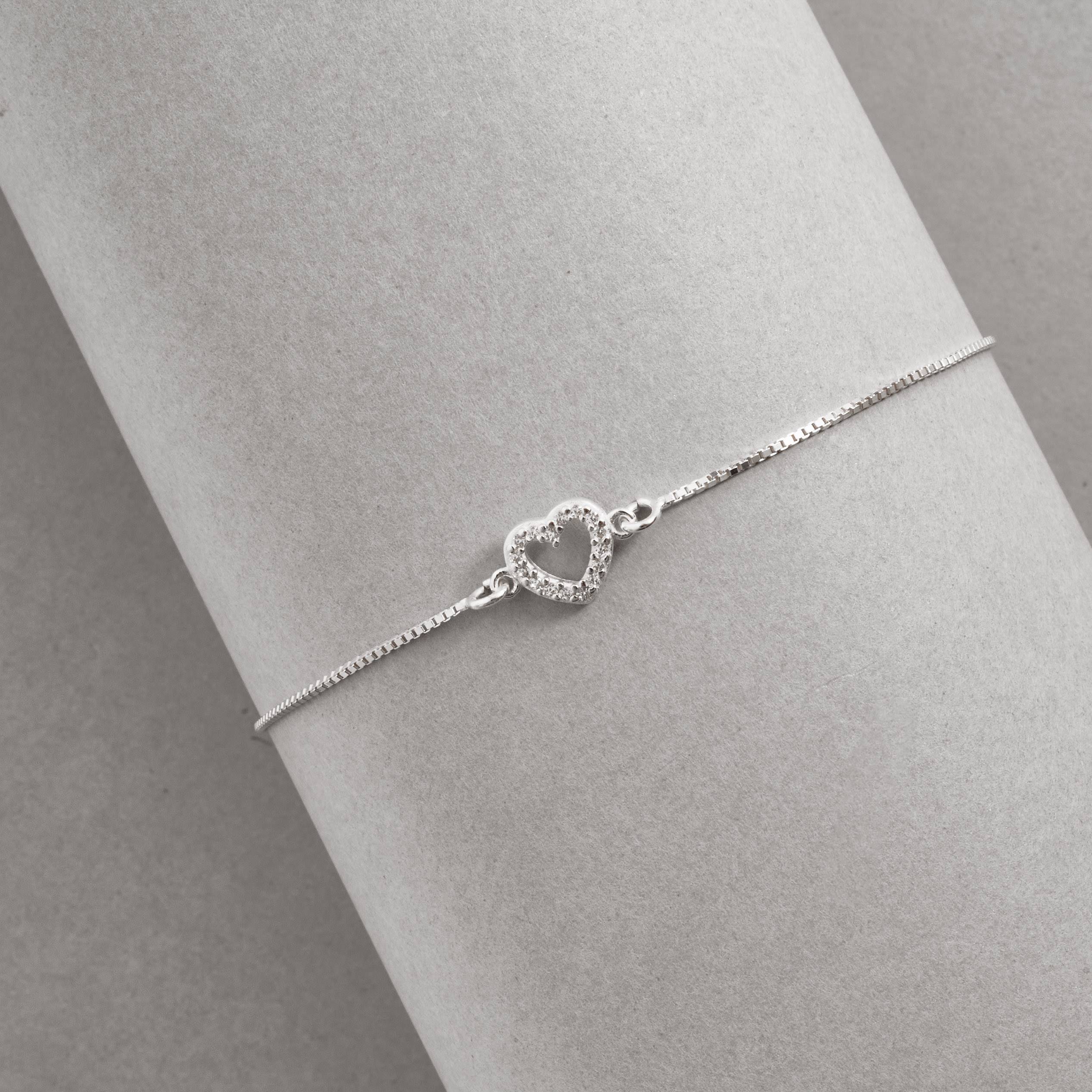 Pulseira entremeio coração vazado cravejado 7mm v15 15,5cm com alongadora