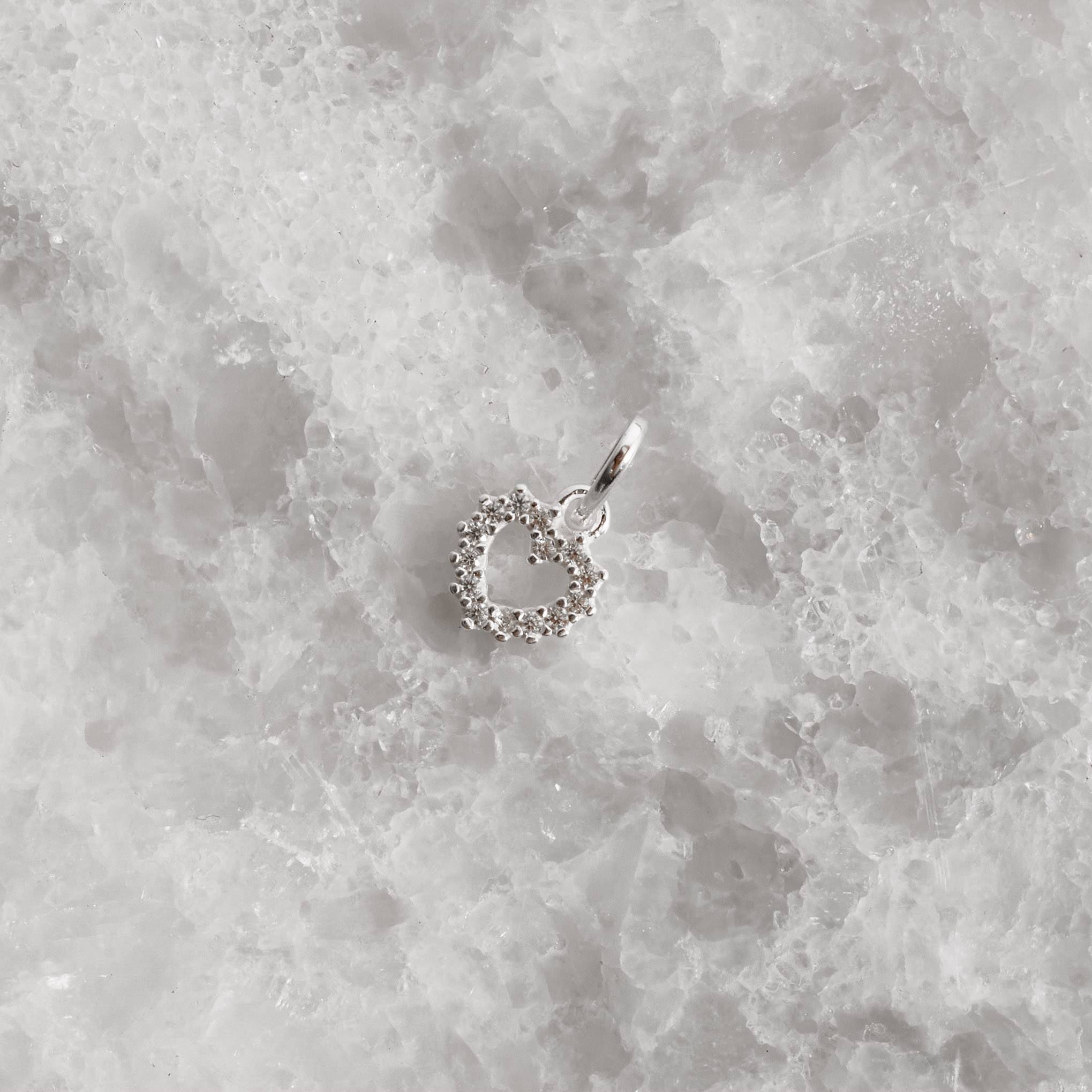 Pingente coração vazado todo cravejado 8mm