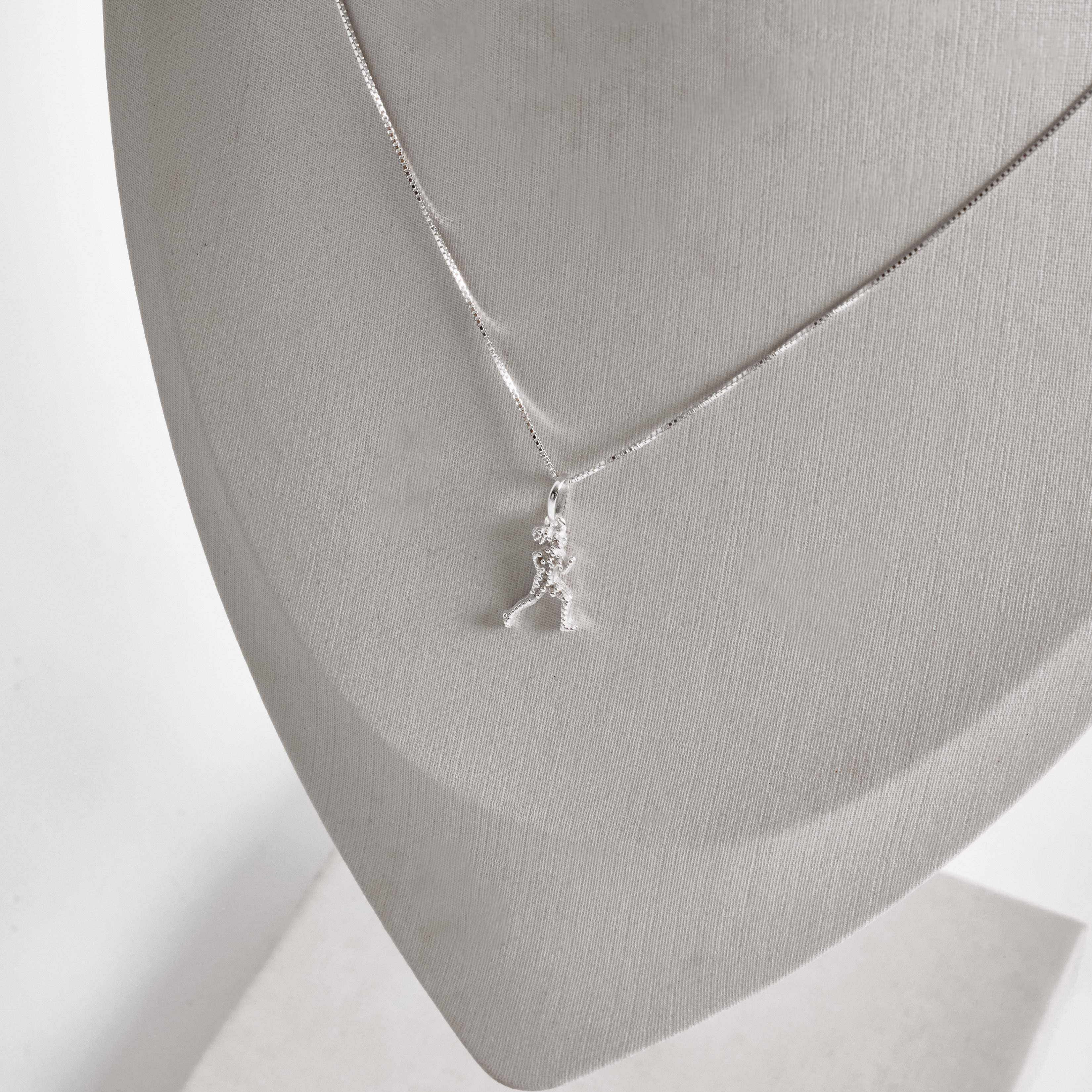 Colar pingente corredora cravejada 15mm 45cm