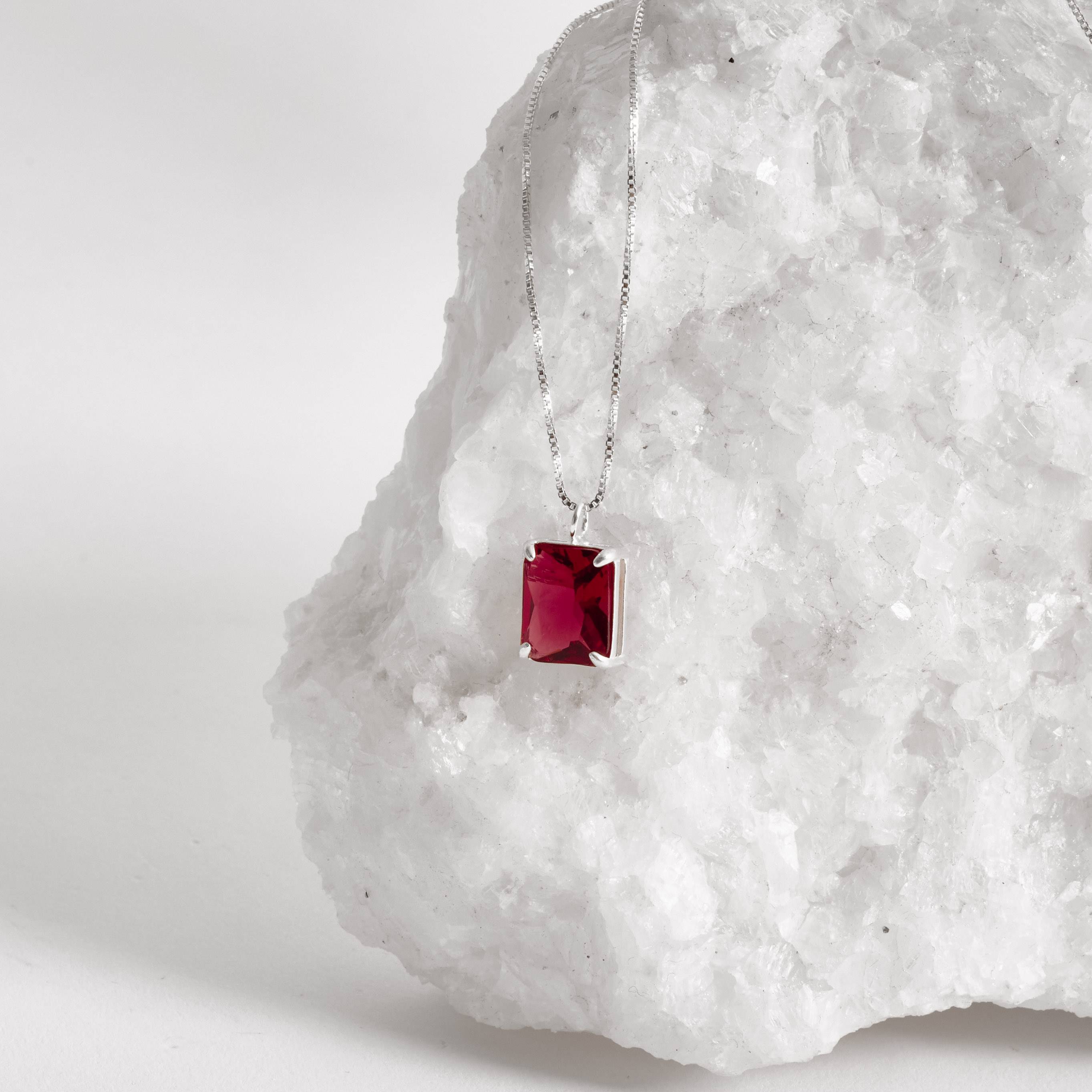 Imagem Colar pingente zircônia retangular cereja 10mm 45cm