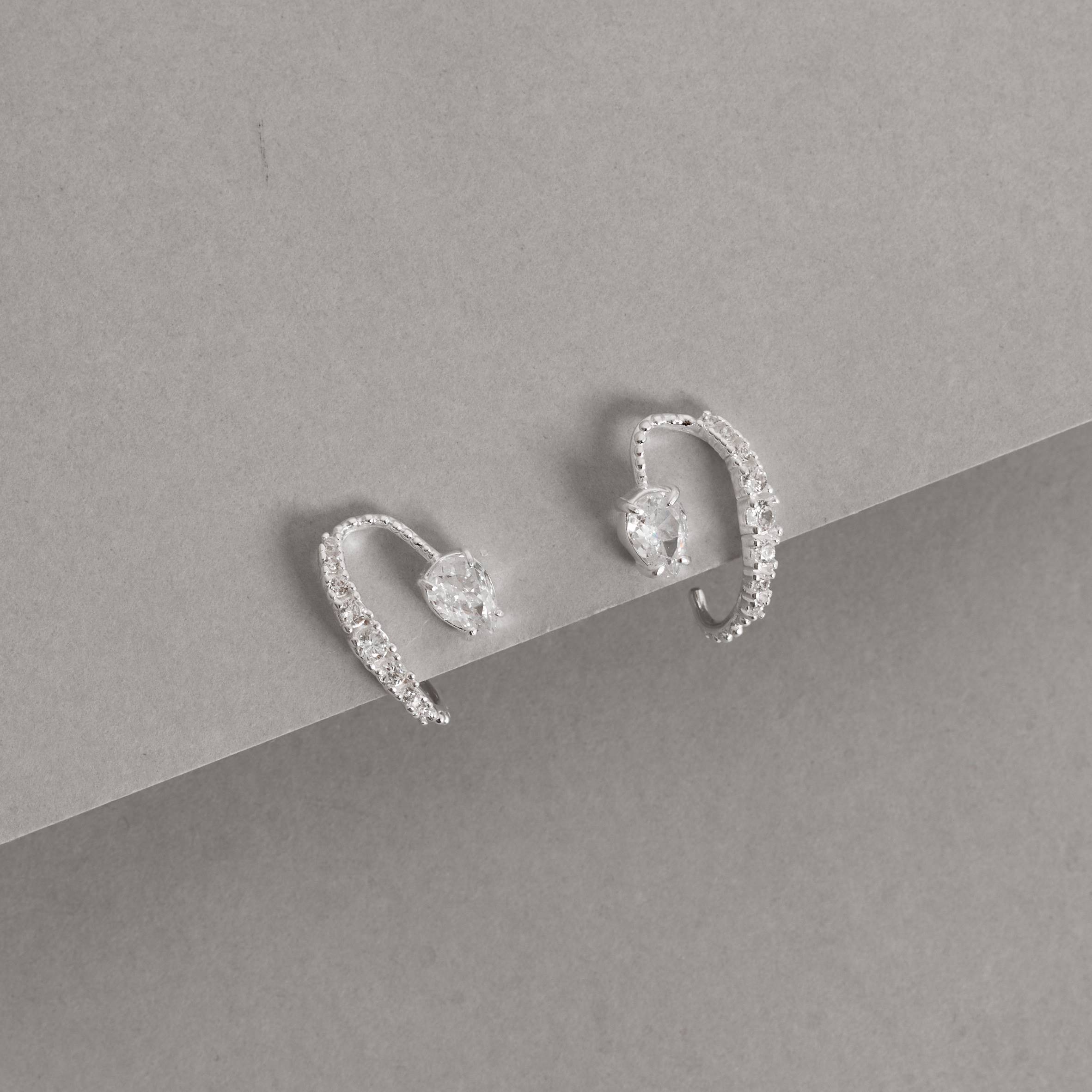 Imagem Brinco zircônia gota com ear hook cravejado 19mm