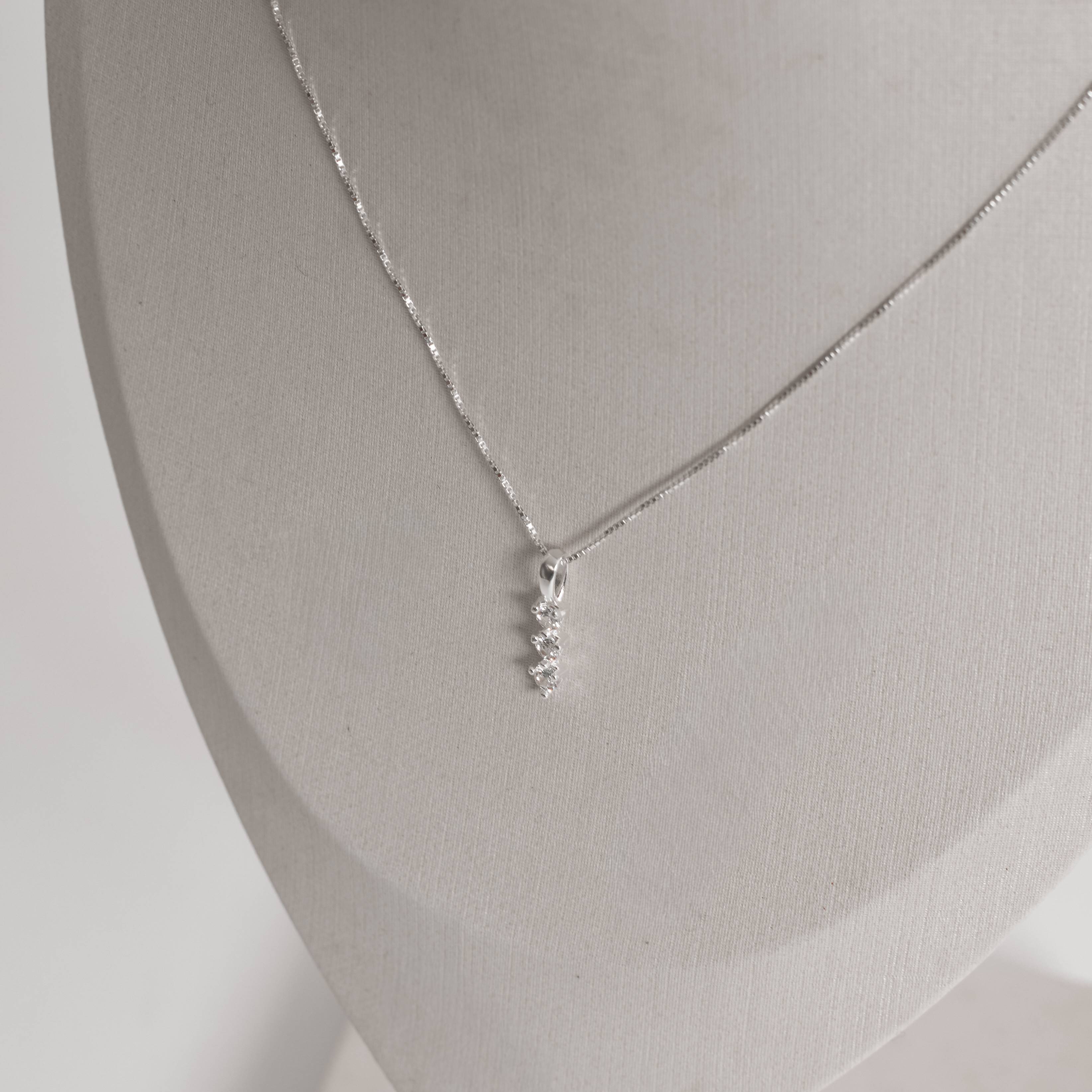 Imagem Colar pingente 3 zircônias 12mm 45cm