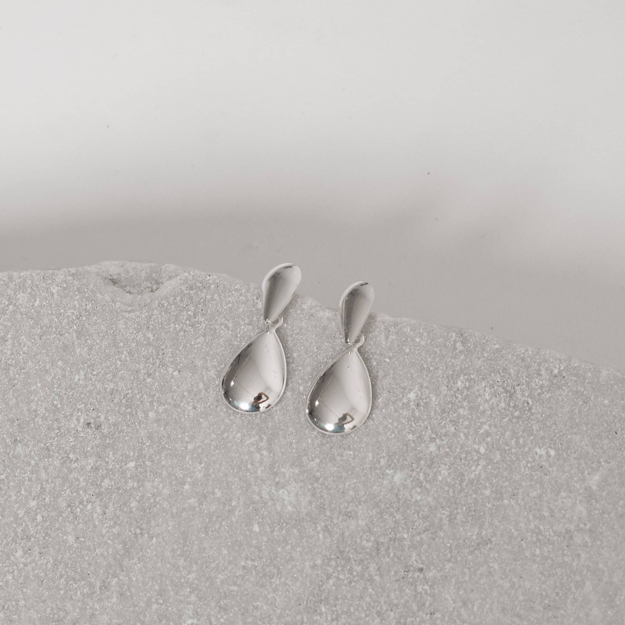 Imagem Brinco base gota com pingente 27mm