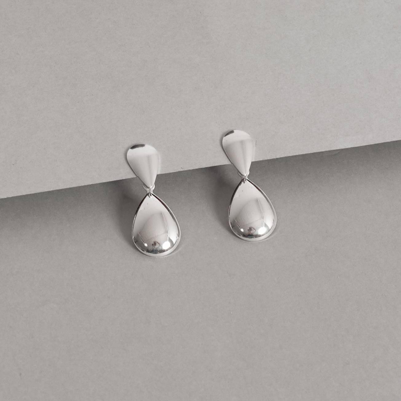 Imagem Secundária Brinco base gota com pingente 27mm