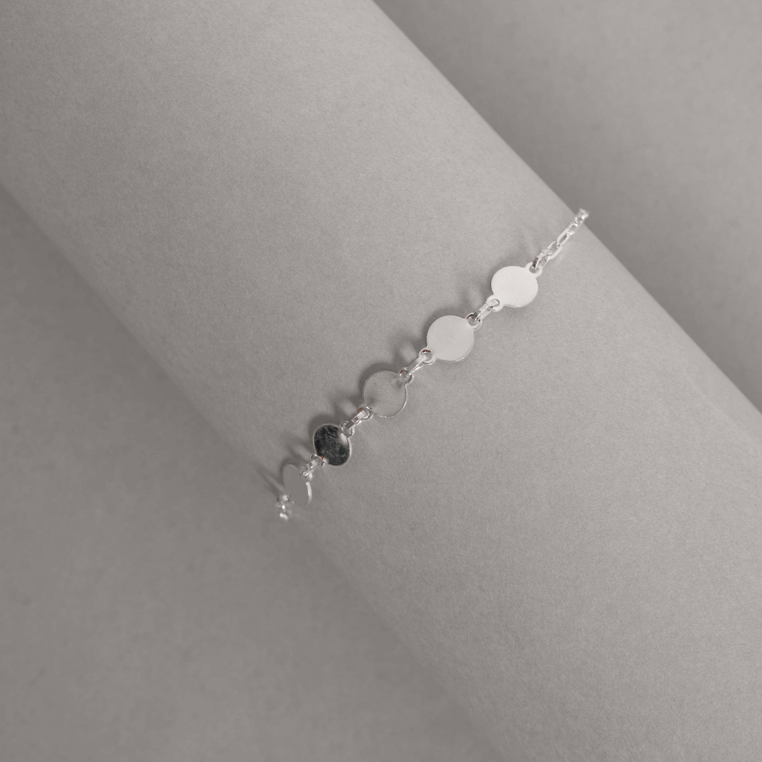 Pulseira entremeio 5 medalhas 9mm corrente cartier