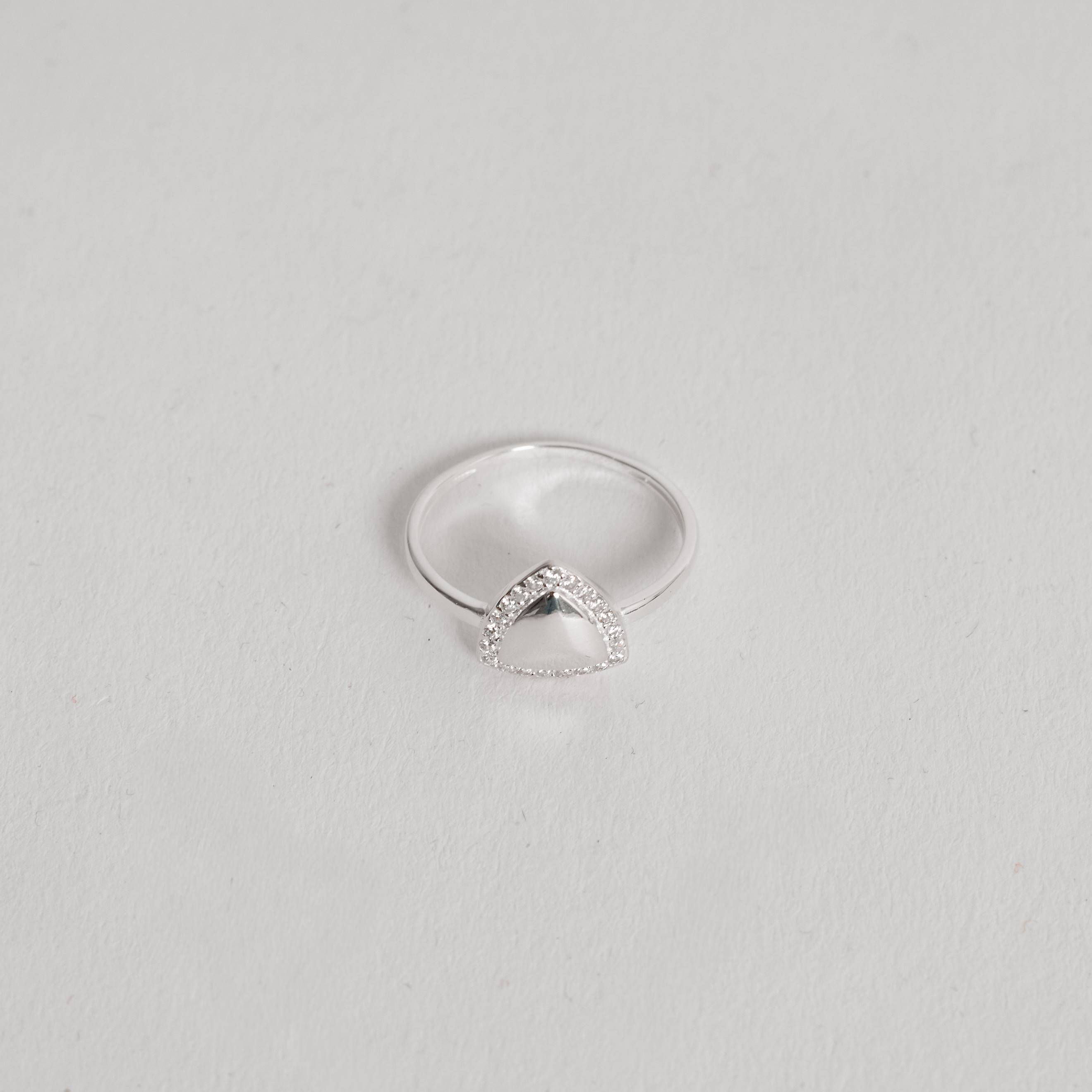 Imagem Anel triângulo borda cravejada