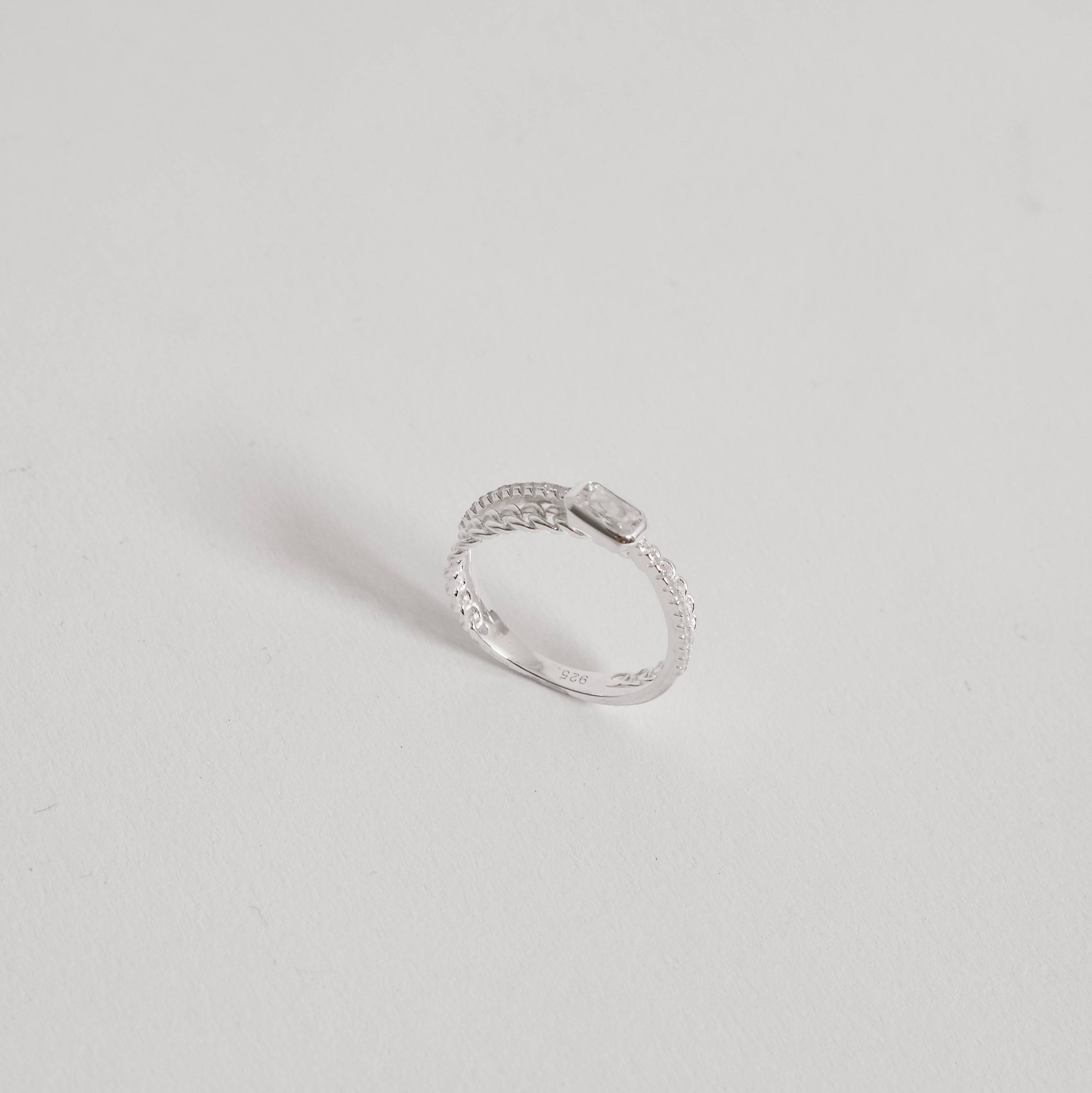 Anel X meia aliança com solitário e corrente 