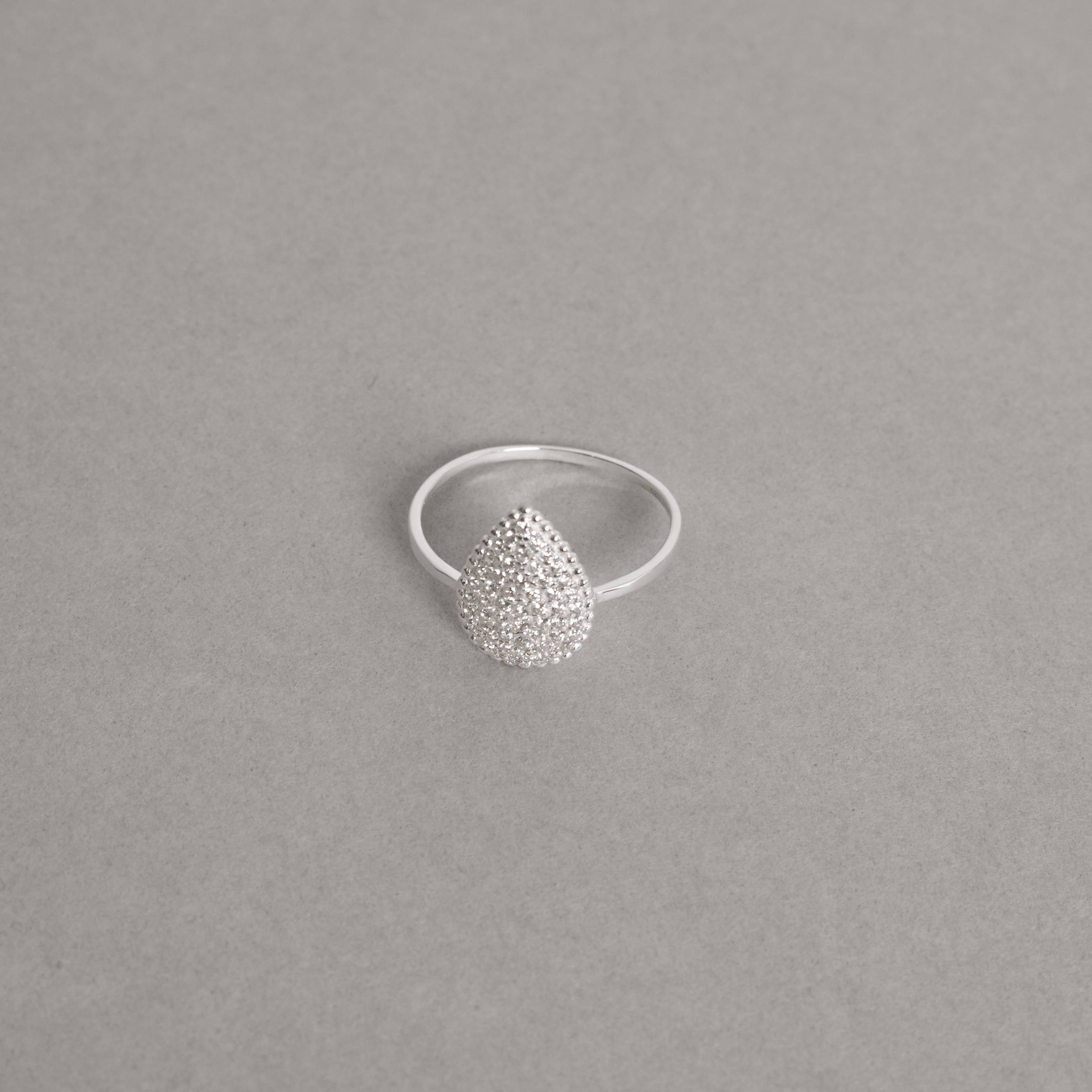 Anel gota toda cravejada