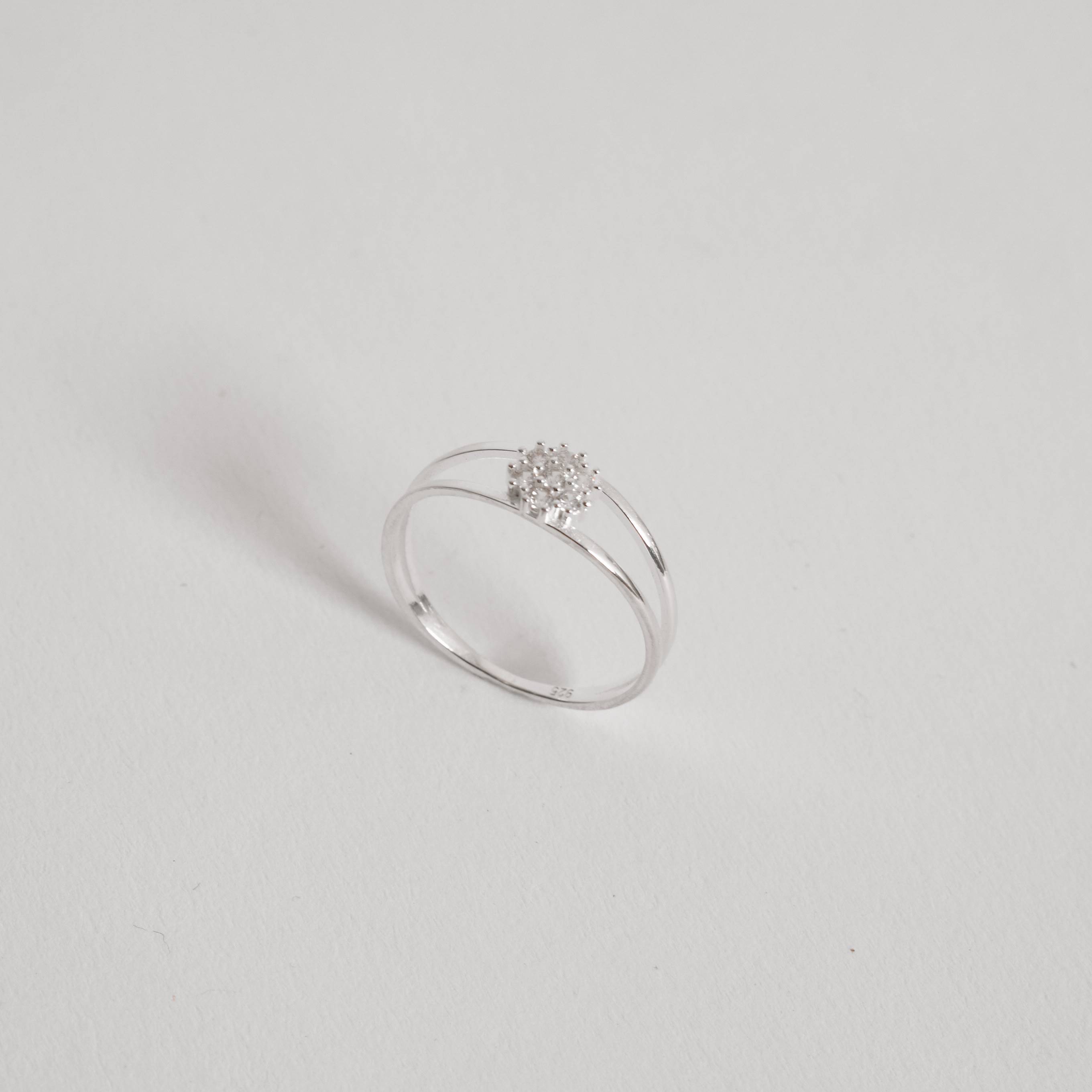 Anel fosco 2 fios com botão cravejado