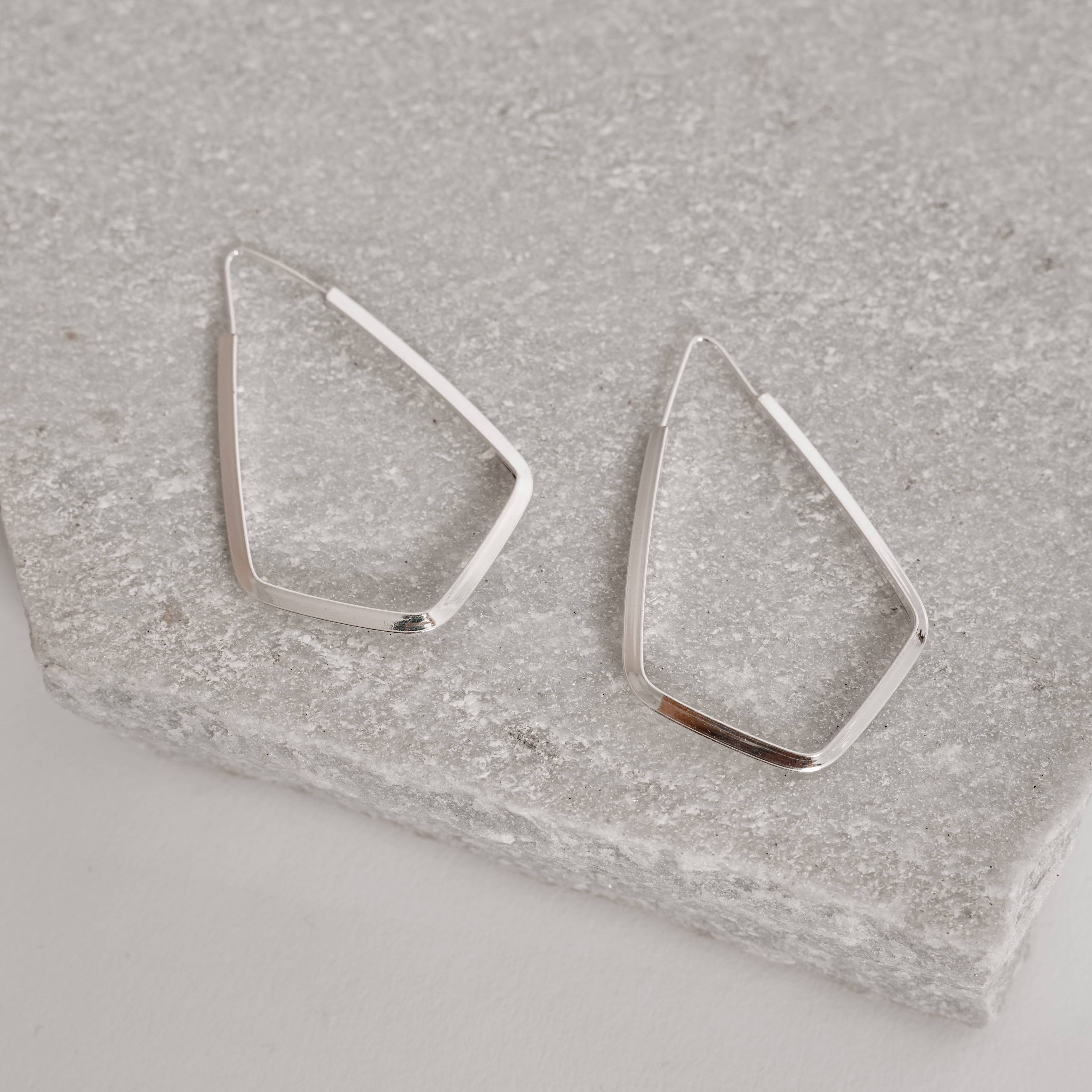 Argola balão 45mm fio triângulo