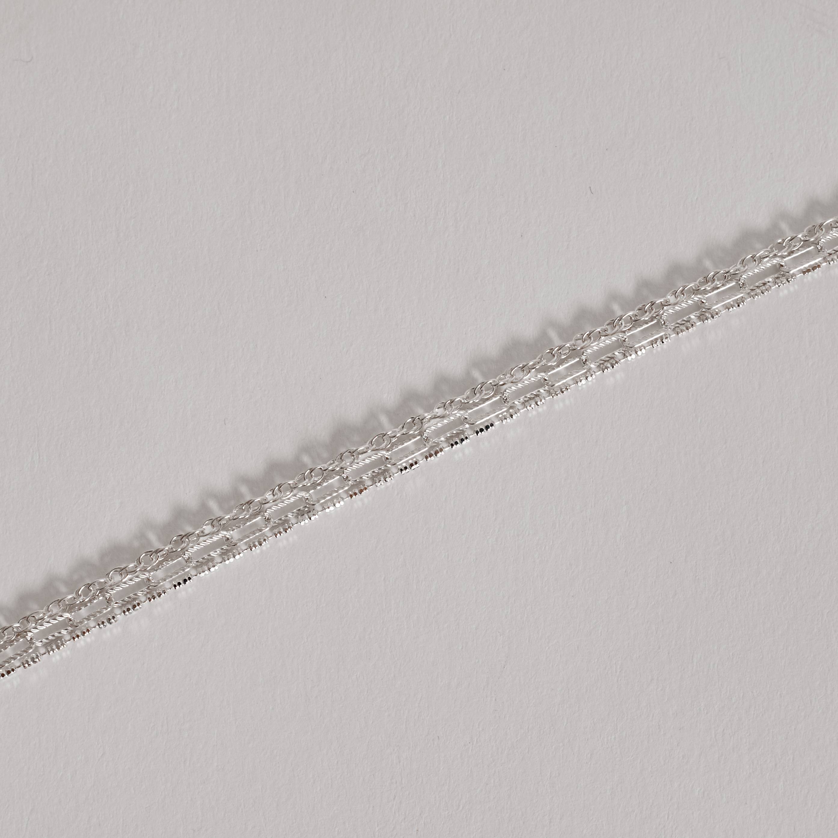 Imagem Secundária Pulseira fio triplo canutilhos, elos e cadeado riscado 15+5cm