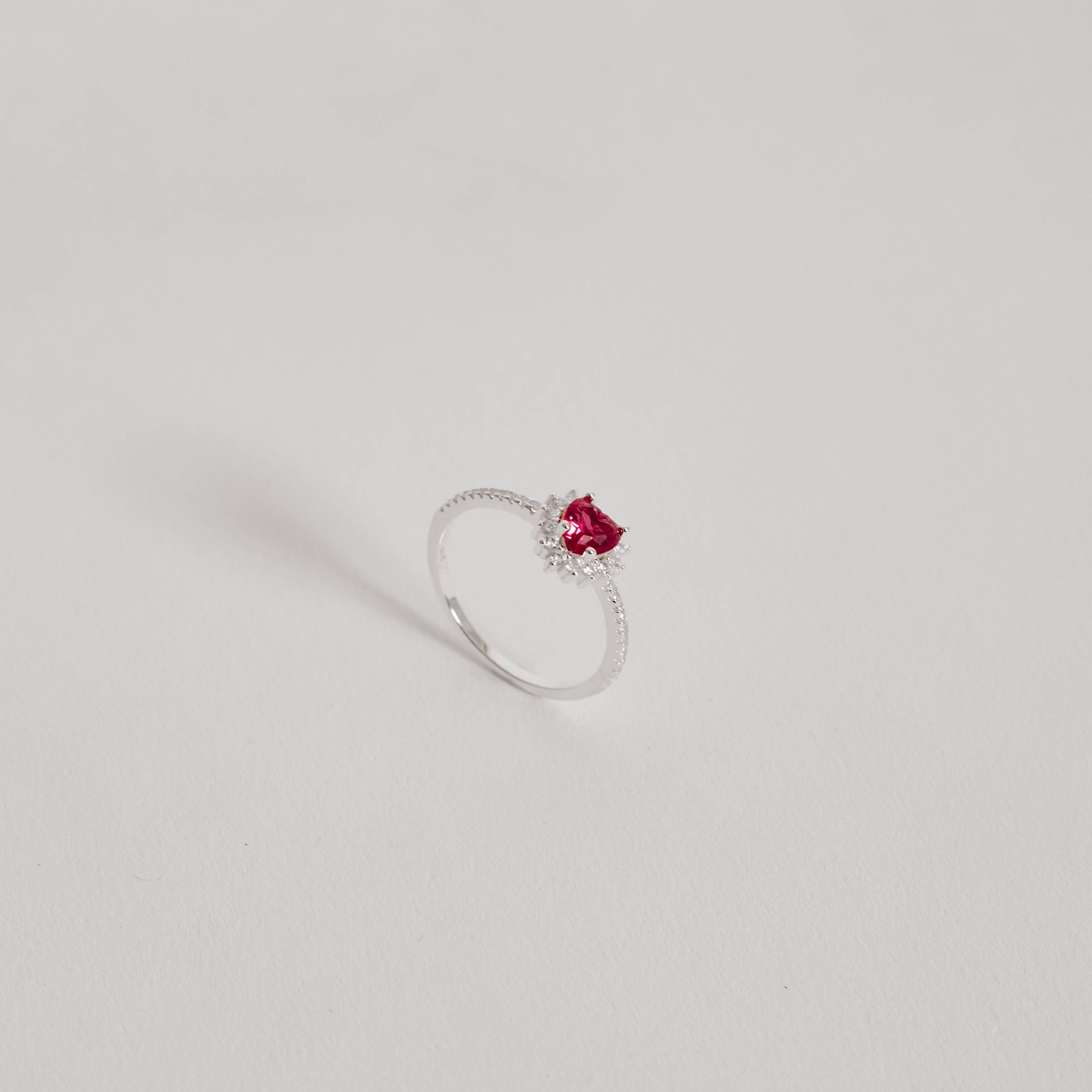 Imagem Anel meia aliança com zircônia coração rubi