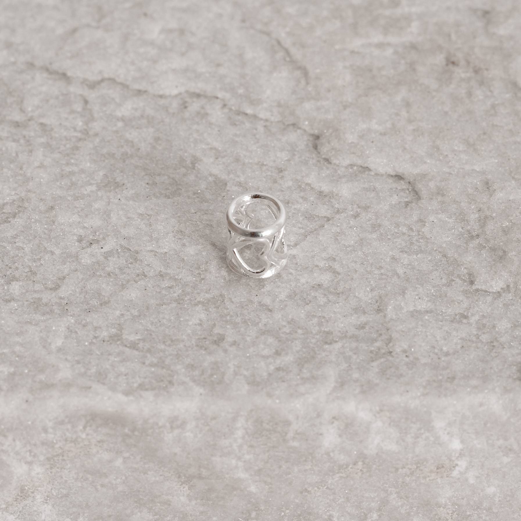 Berloque separador corações vazados 6mm