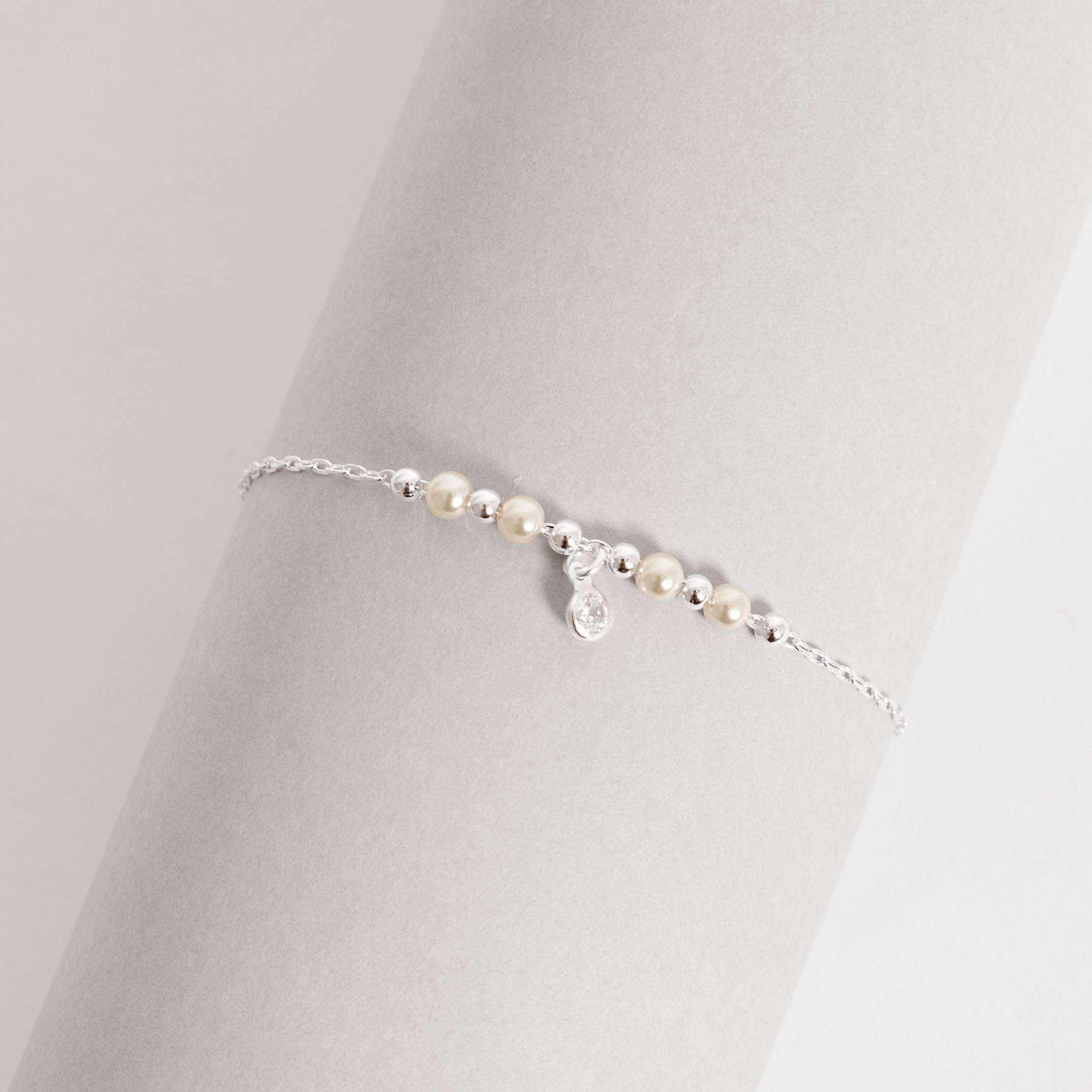 Imagem Secundária Pulseira entremeio bolas e pérolas com pingente zircônia 5mm 19cm