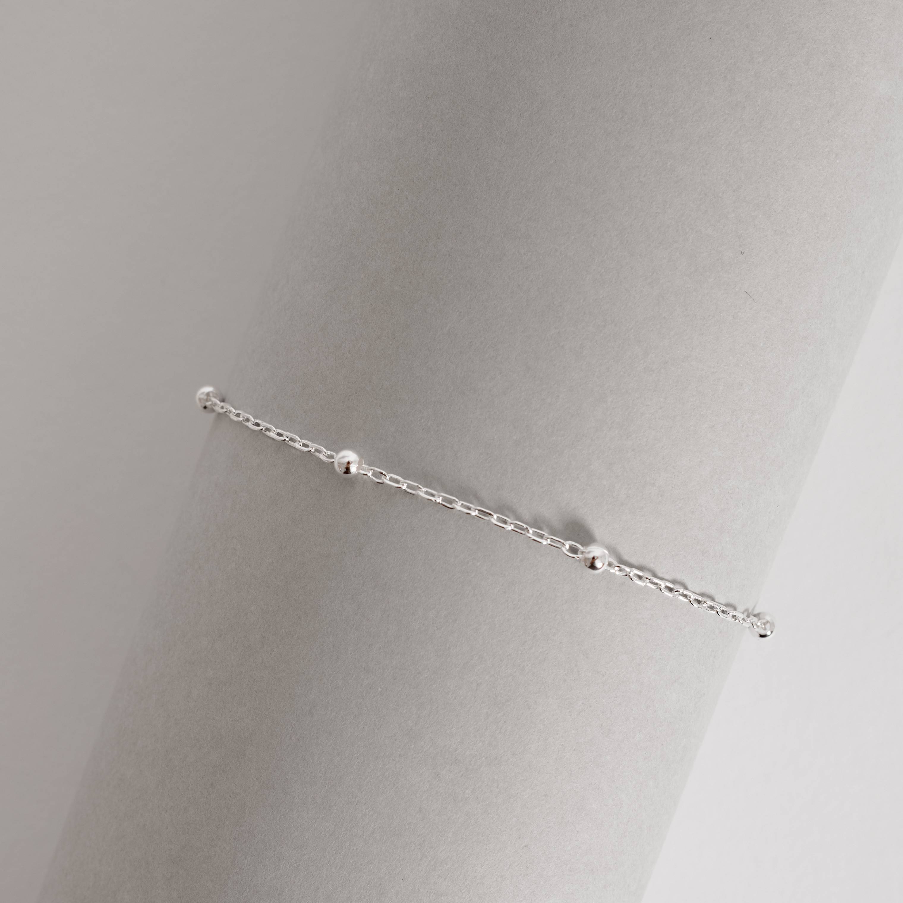 Pulseira entremeios bolas 3mm corrente cadeado 19cm