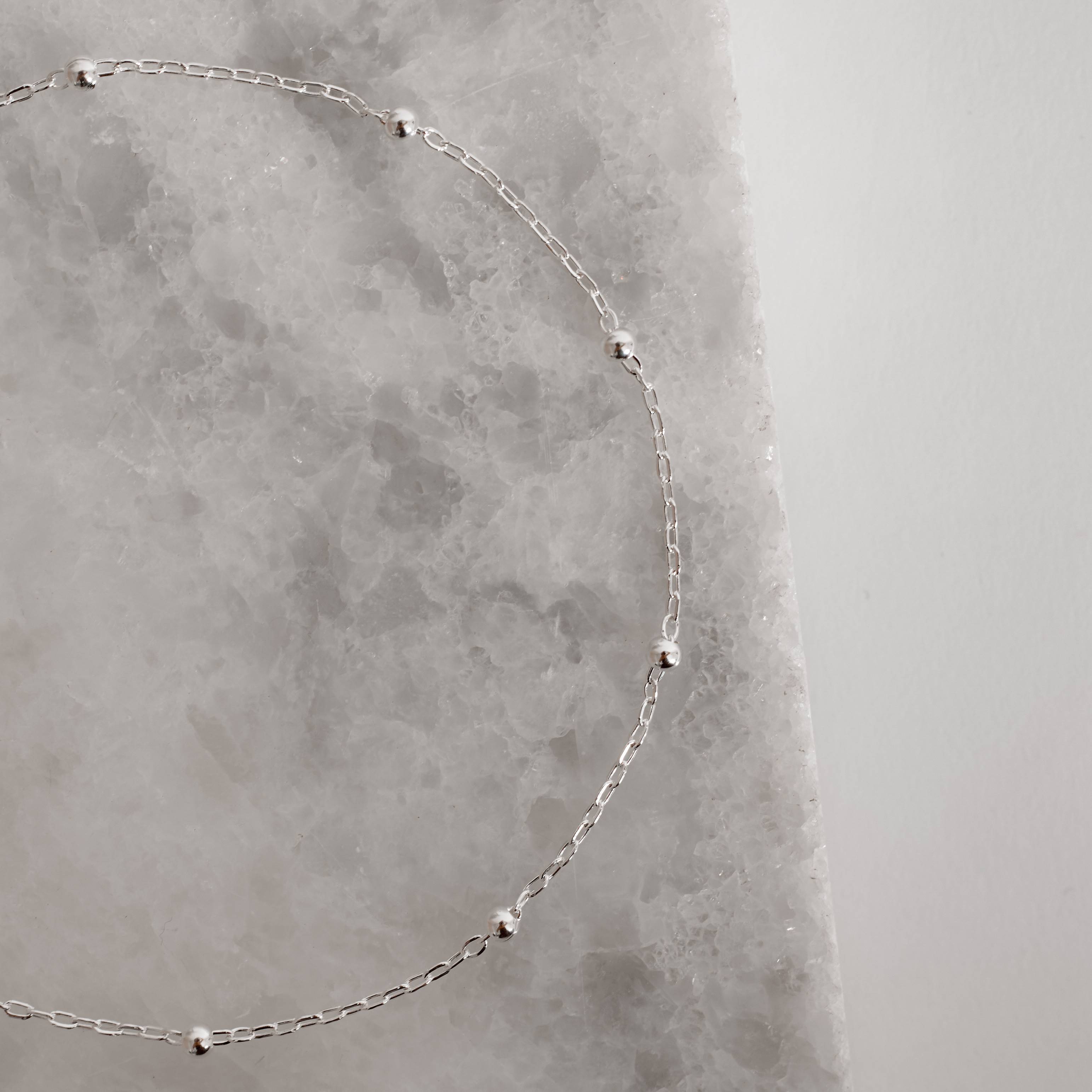 Imagem Secundária Pulseira entremeios bolas 3mm corrente cadeado 19cm