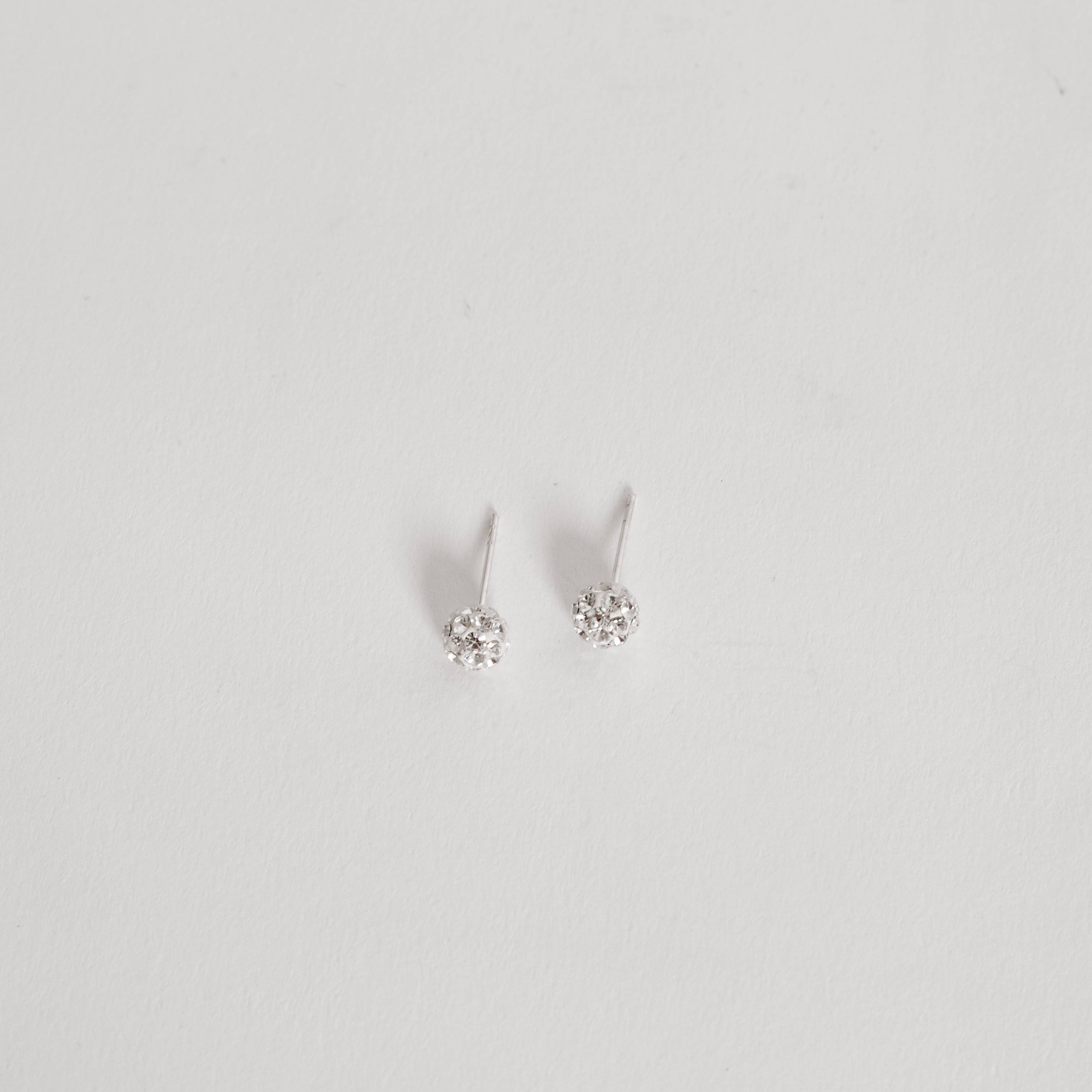 Brinco bola cravejada 6mm