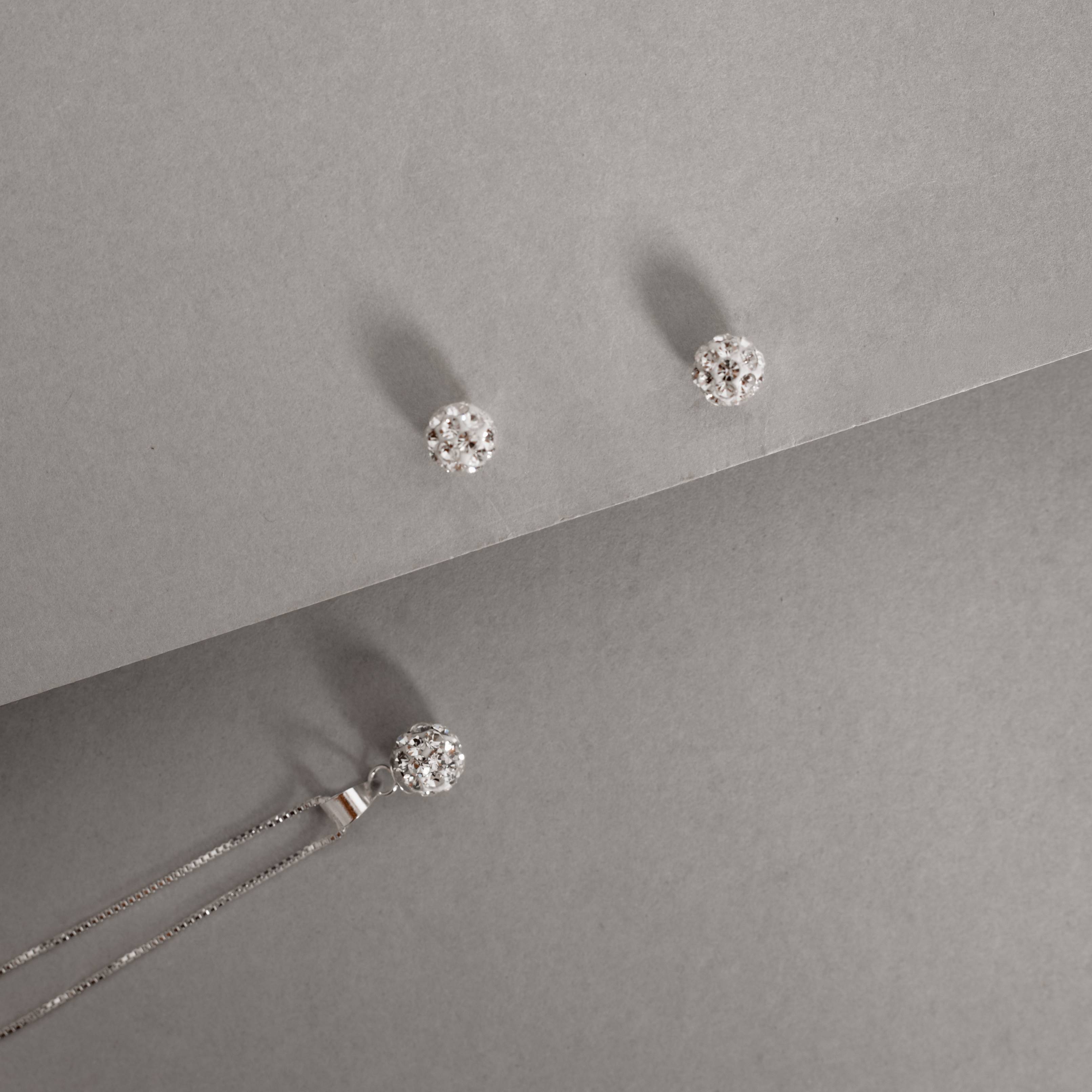 Conjunto brinco e colar bola cravejada 6mm 40cm