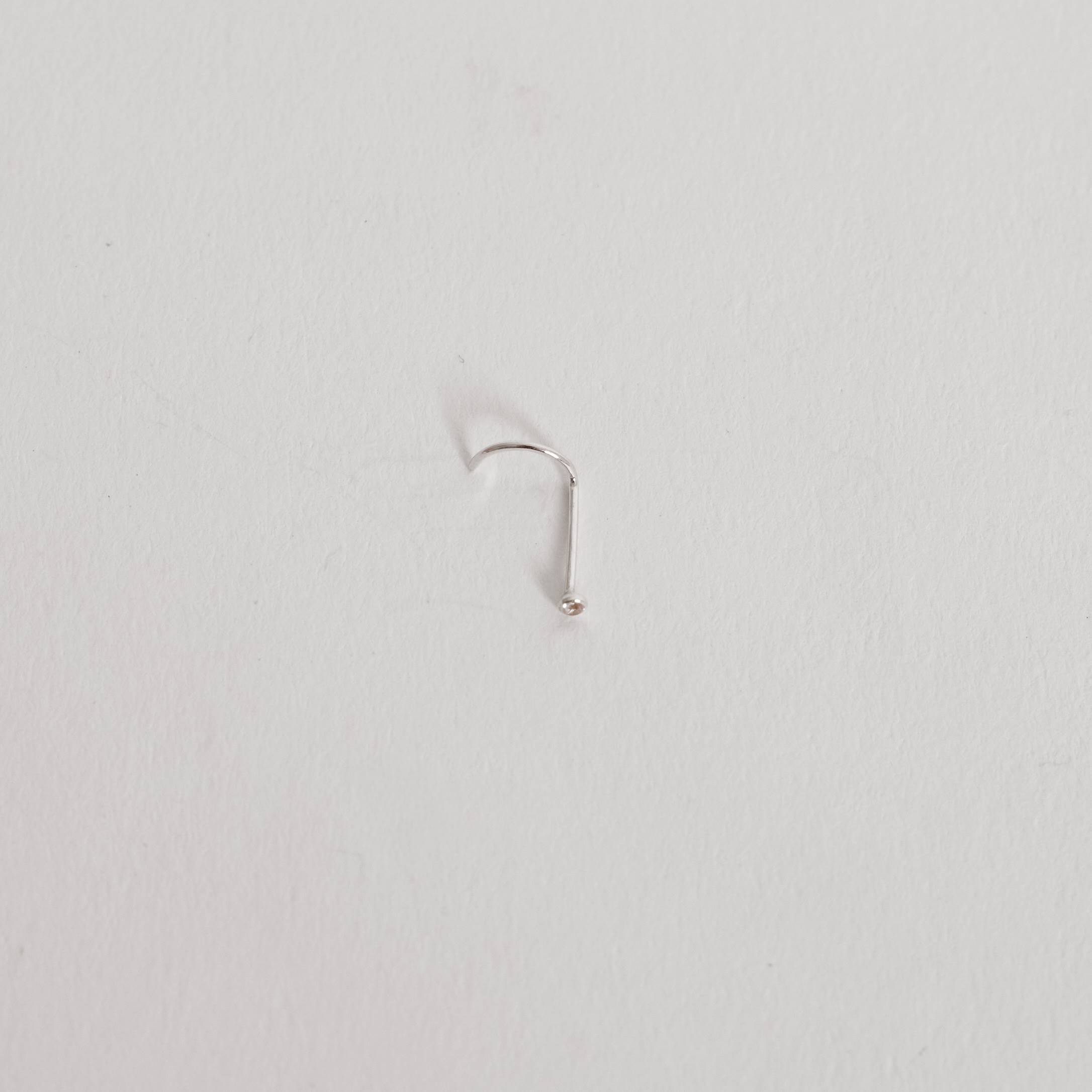 Imagem Piercing nariz zircônia embutida