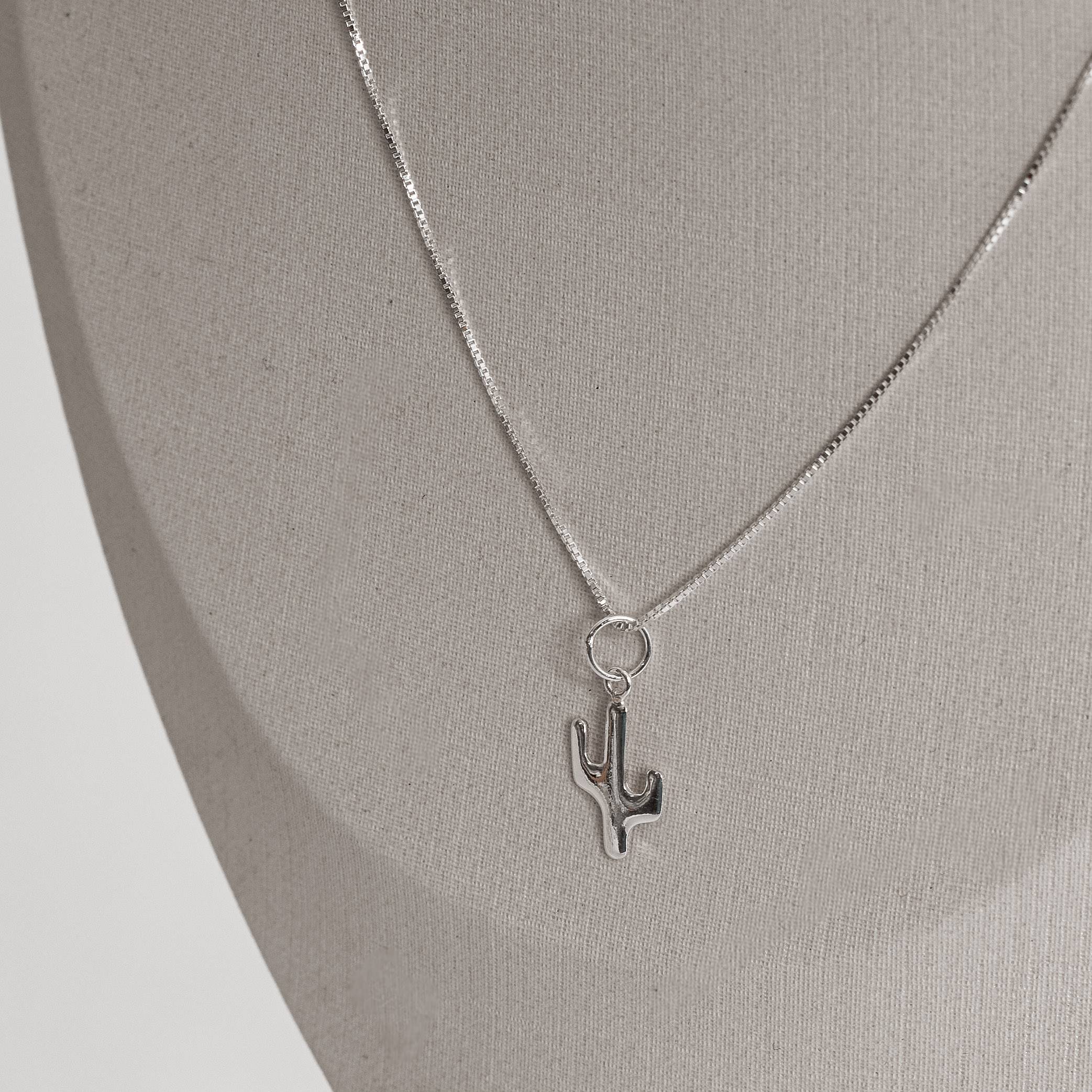 Colar pingente cacto 12mm 40cm