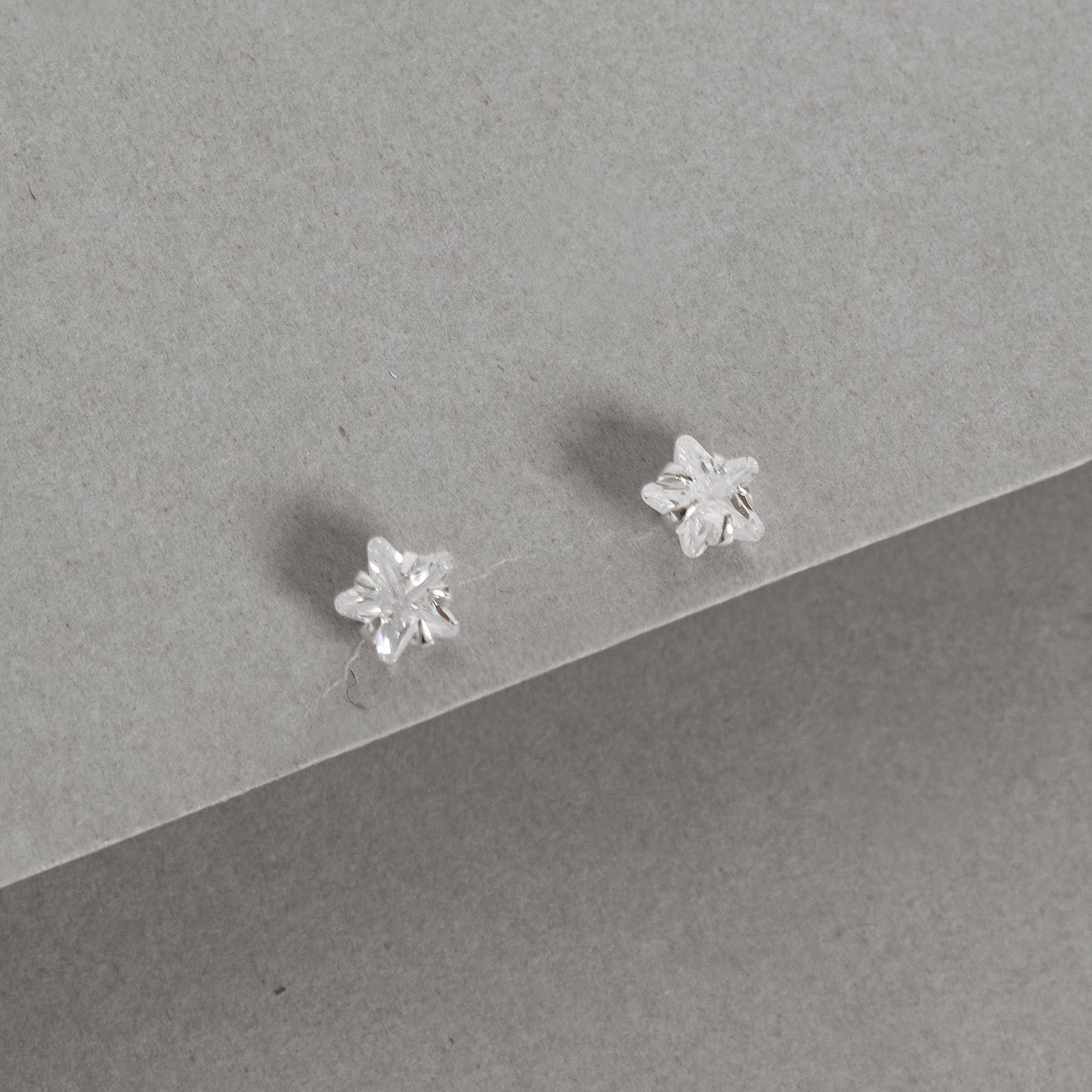 Brinco zircônia estrela cristal 6mm