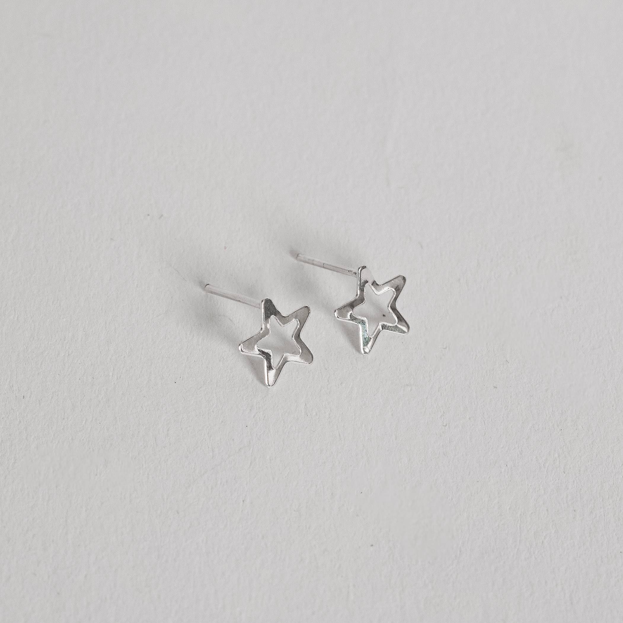 Imagem Brinco estrela vazada 8mm