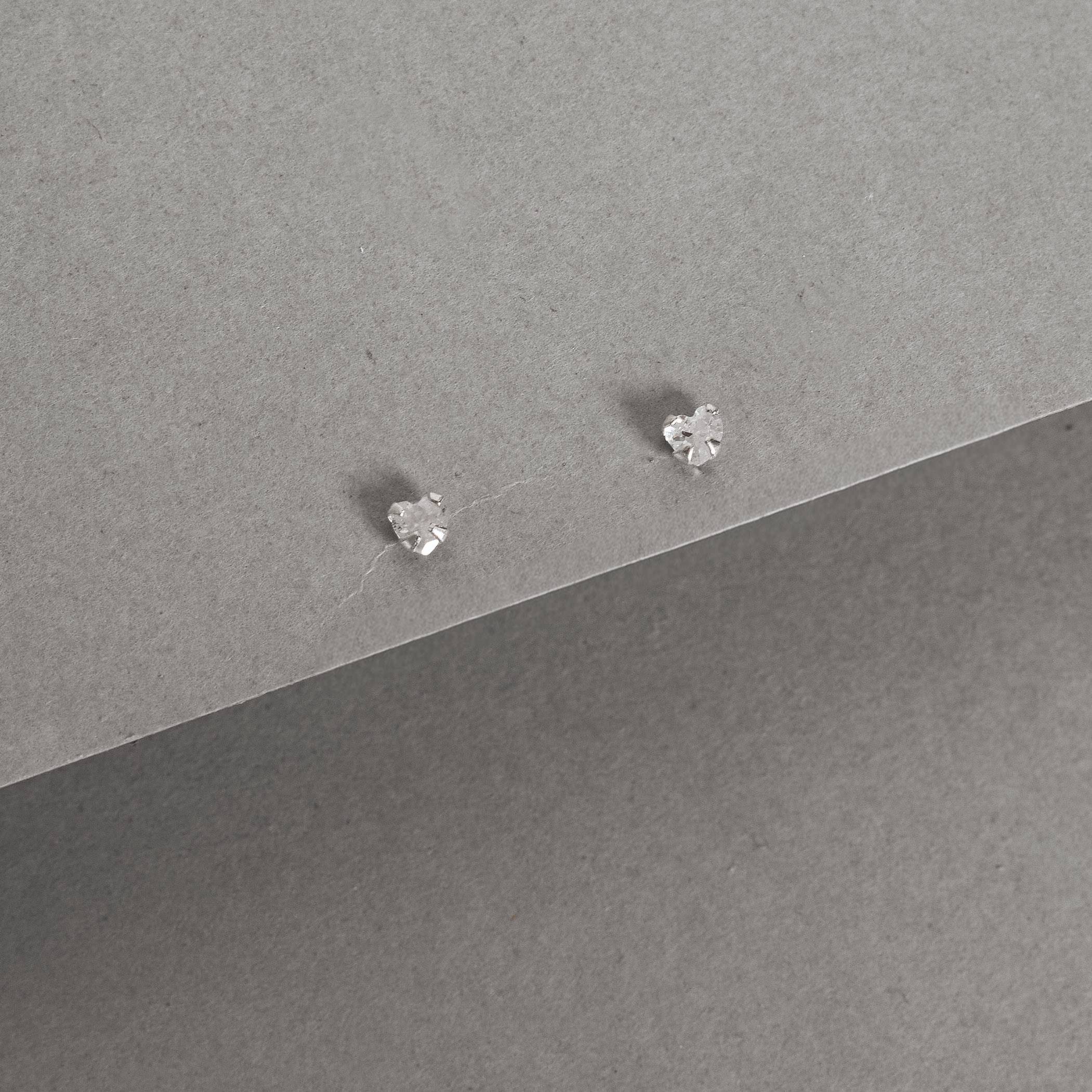 Brinco zircônia coração 3mm