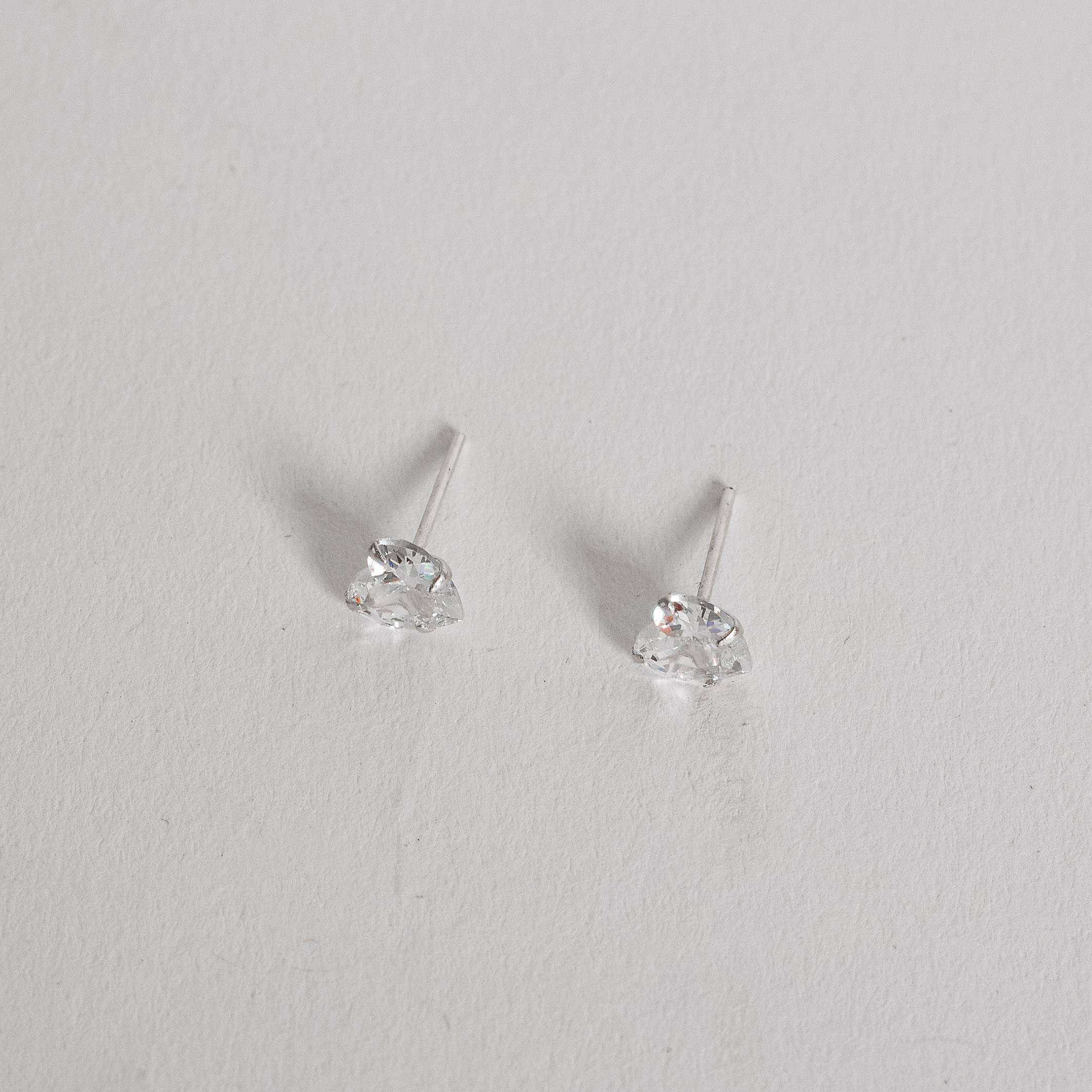 Brinco zircônia coração cristal 6mm