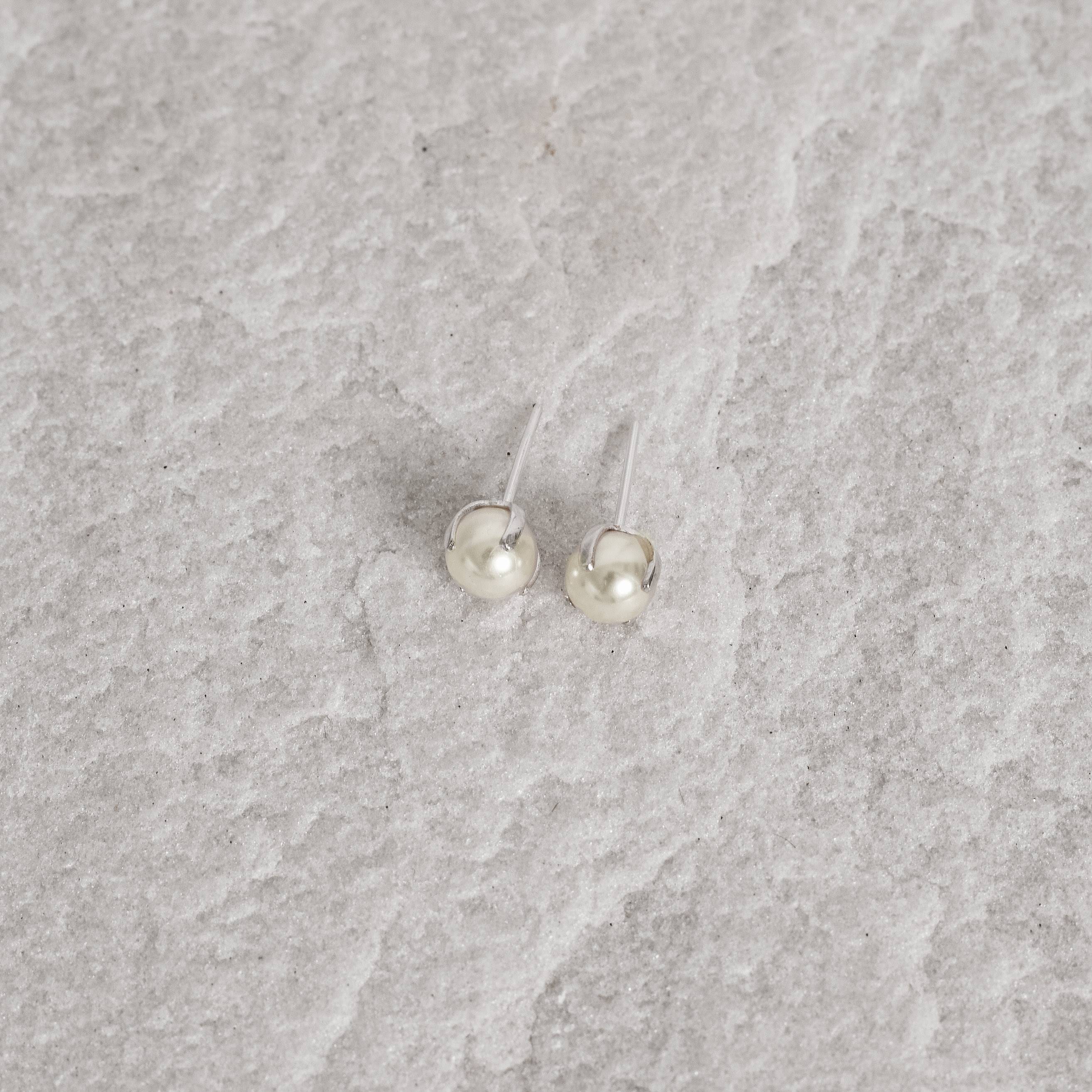 Brinco pérola 6mm garra