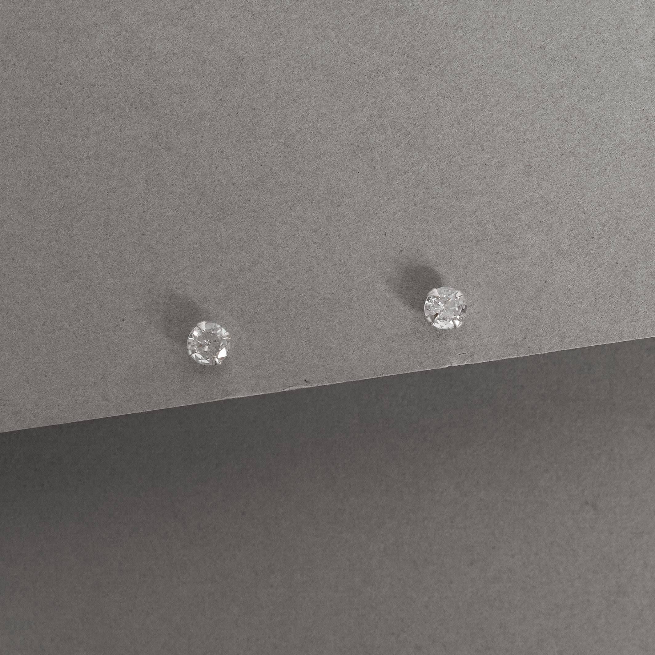 Brinco zircônia redonda cristal 4mm