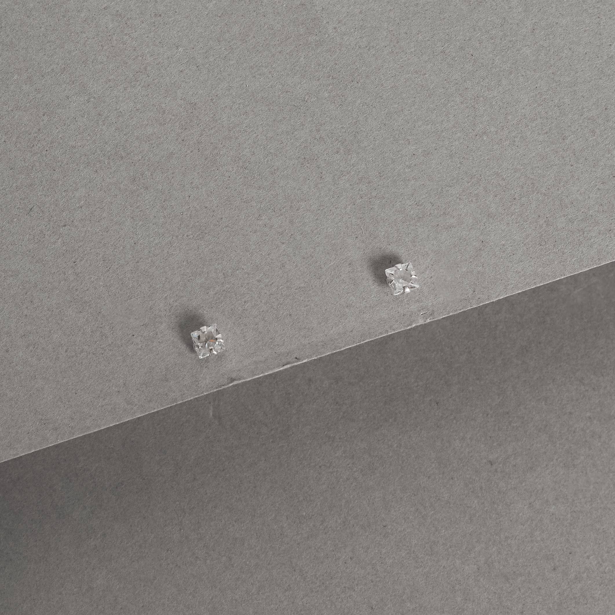 Brinco zircônia quadrada cristal 3mm