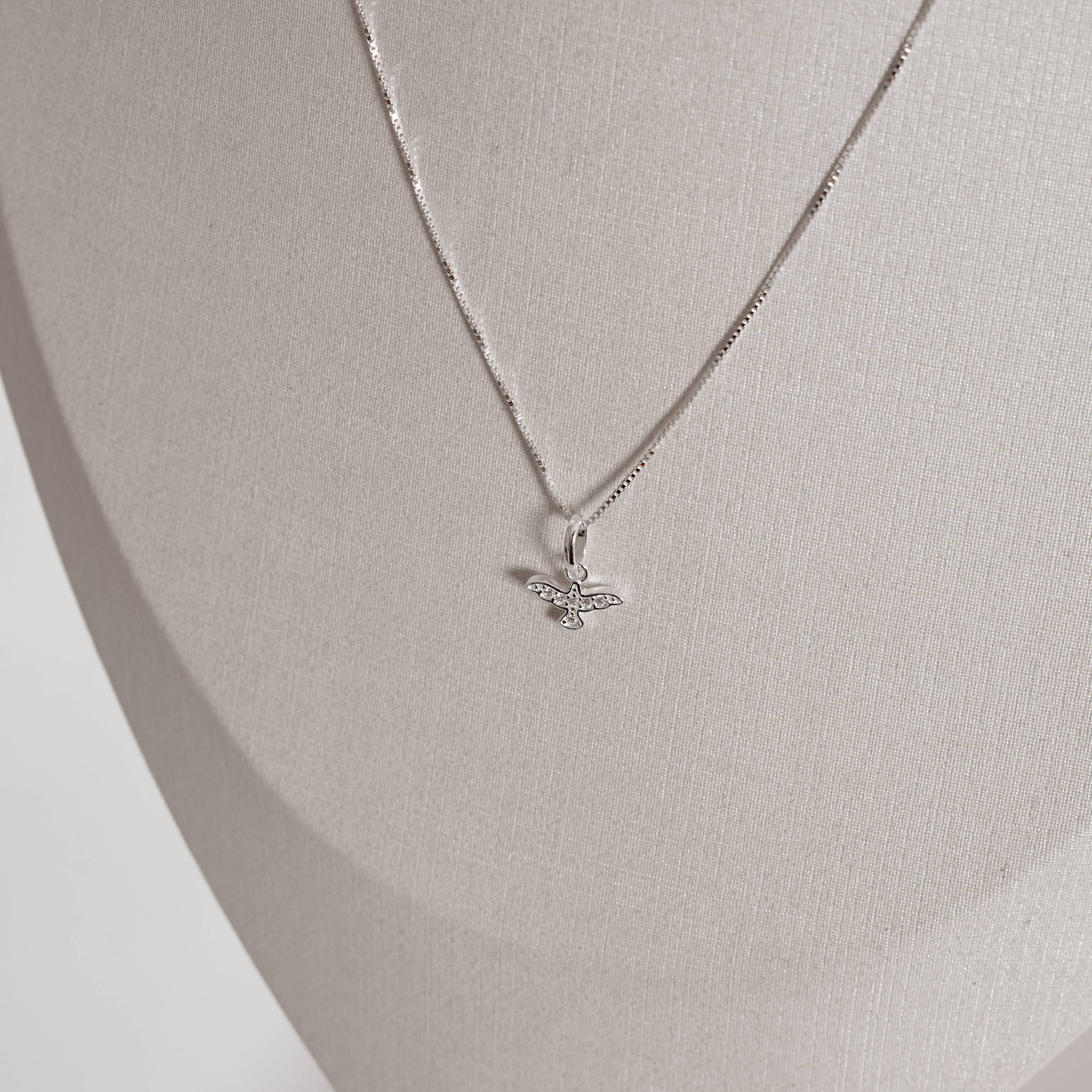 Imagem Colar pingente Espírito Santo cravejado cristal 10mm 40cm