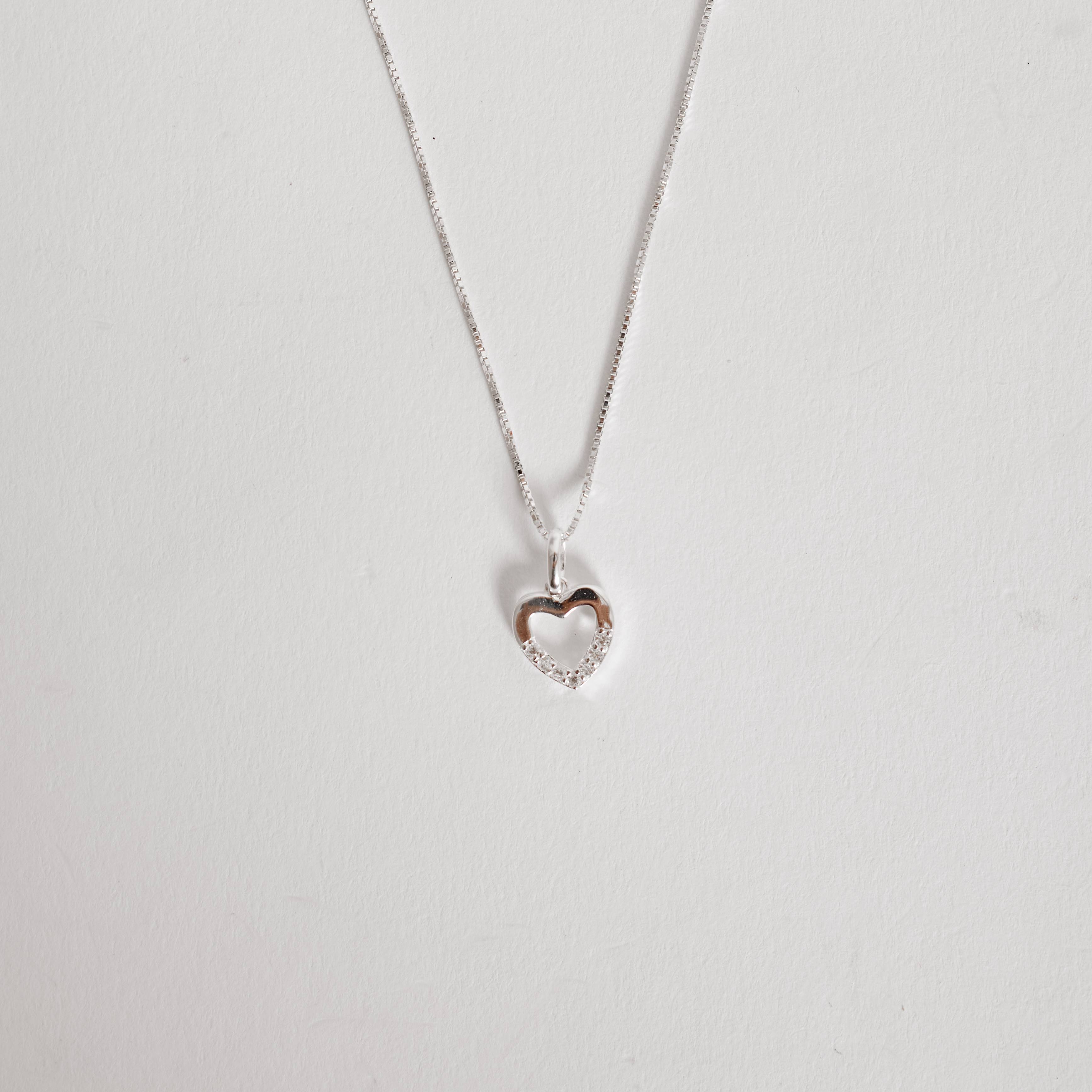 Imagem Secundária Colar pingente coração vazado com detalhe cravejado 9mm 40cm